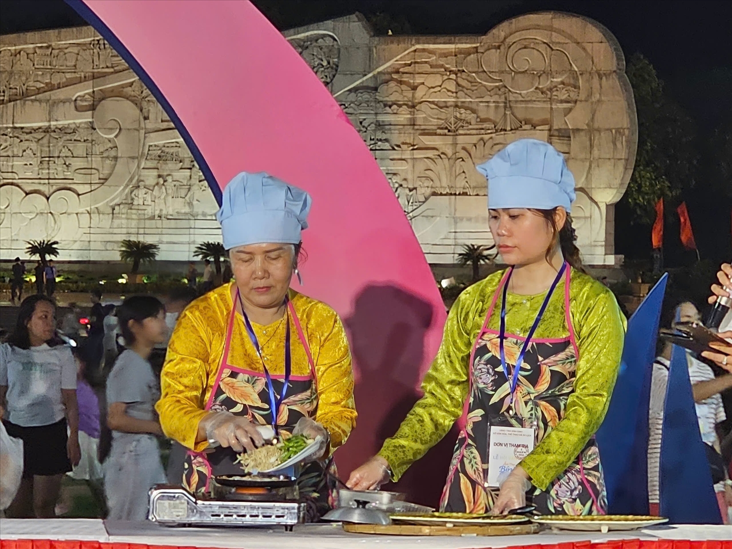 H&agrave;ng ng&agrave;n m&oacute;n ăn hội tụ tại Lễ hội Văn h&oacute;a Ẩm thực B&igrave;nh Định 2025 - Ảnh 6.