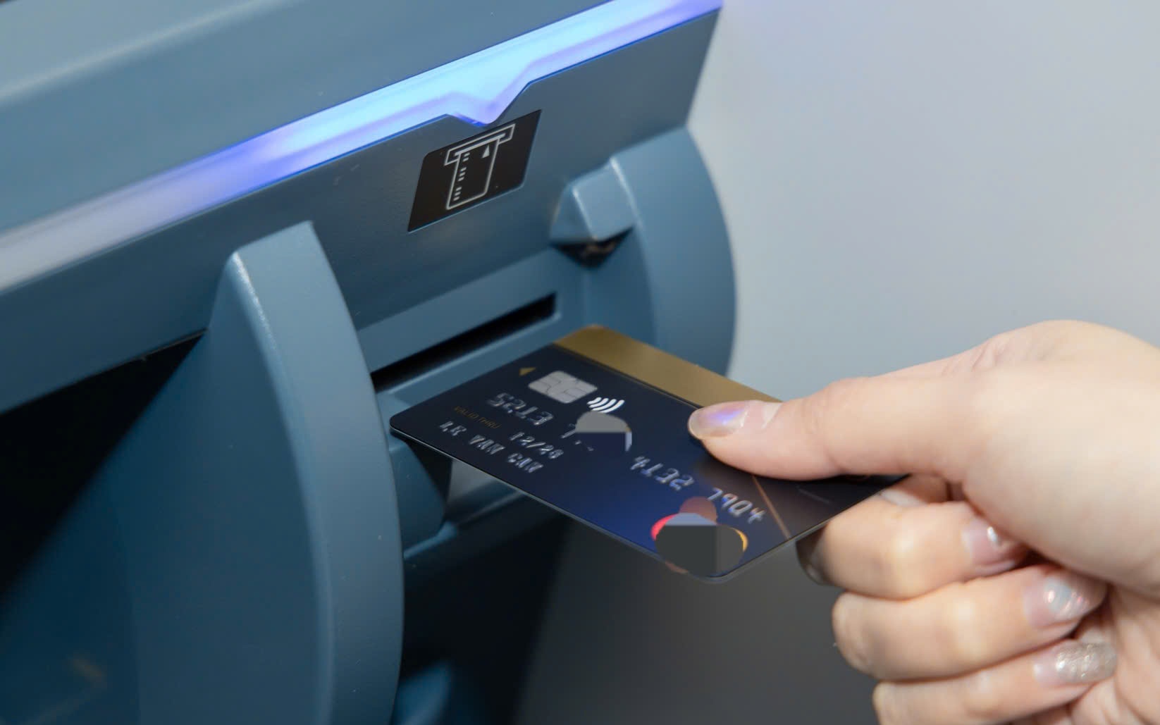 Dịp lễ 30-4, rút tiền máy ATM/CDM đừng quên cảnh báo mới nhất của ngân hàng