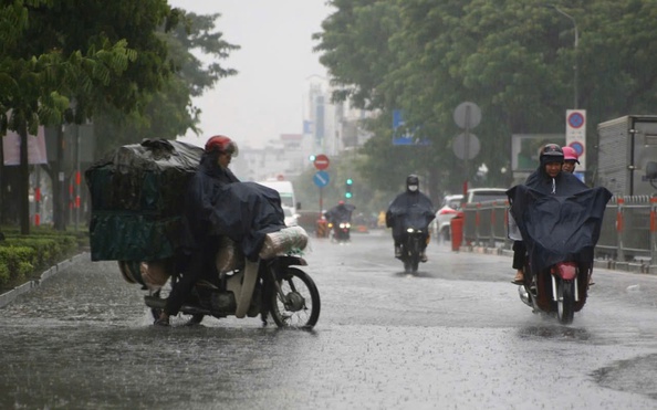 Sau nắng gay gắt, nhiều nơi ở TP HCM có thể ngập do mưa
