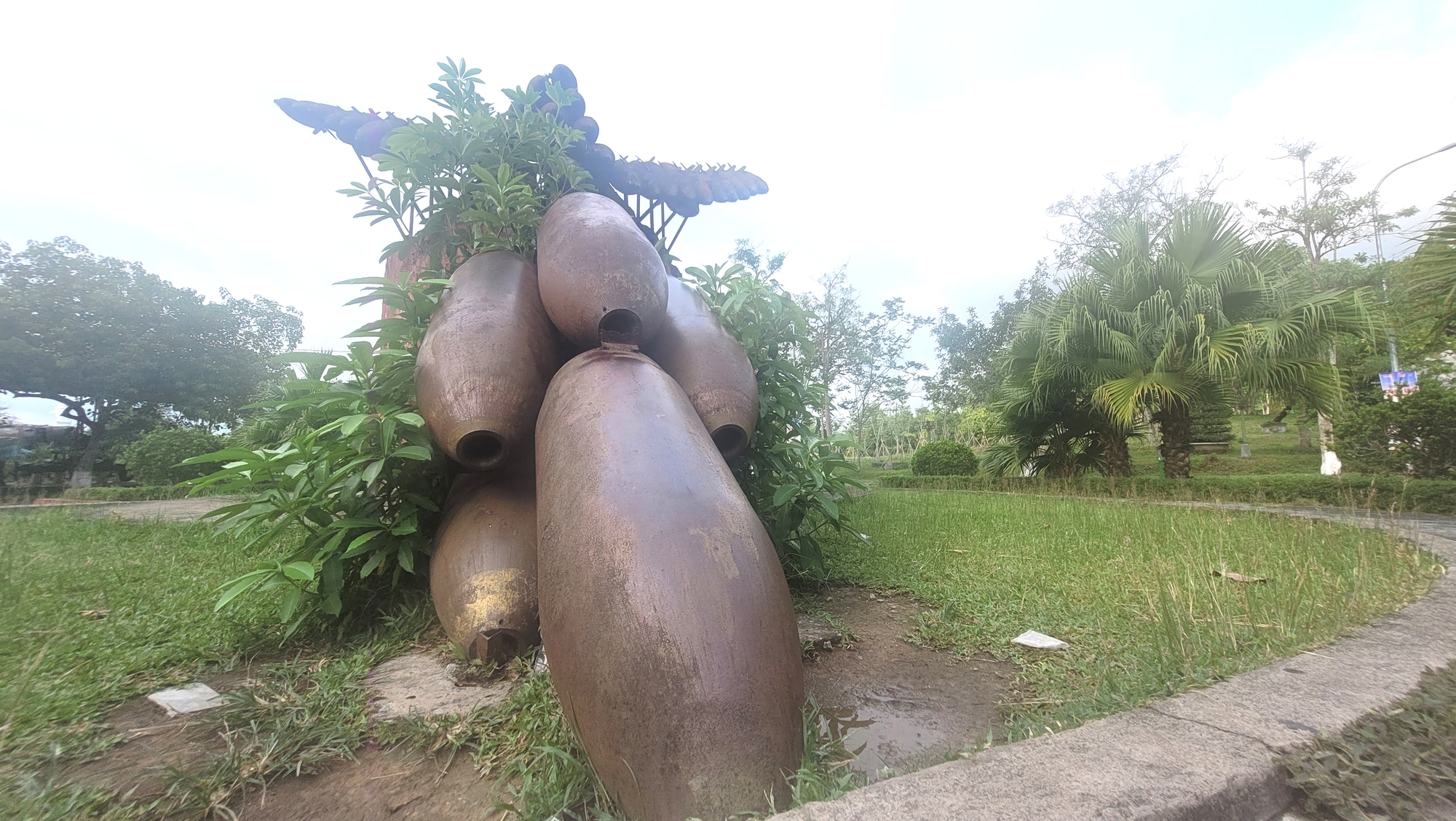 X&uacute;c động trước những hiện vật chiến tranh nơi Ng&atilde; ba Đồng lộc - Ảnh 3.