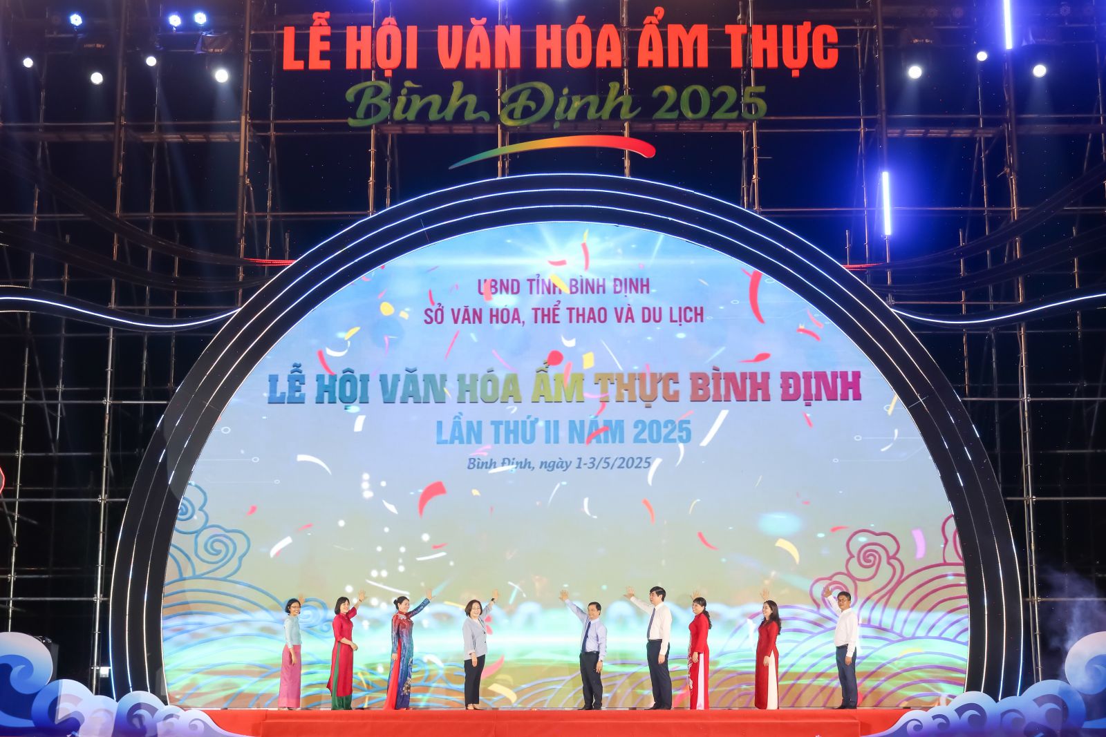 H&agrave;ng ng&agrave;n m&oacute;n ăn hội tụ tại Lễ hội Văn h&oacute;a Ẩm thực B&igrave;nh Định 2025 - Ảnh 1.