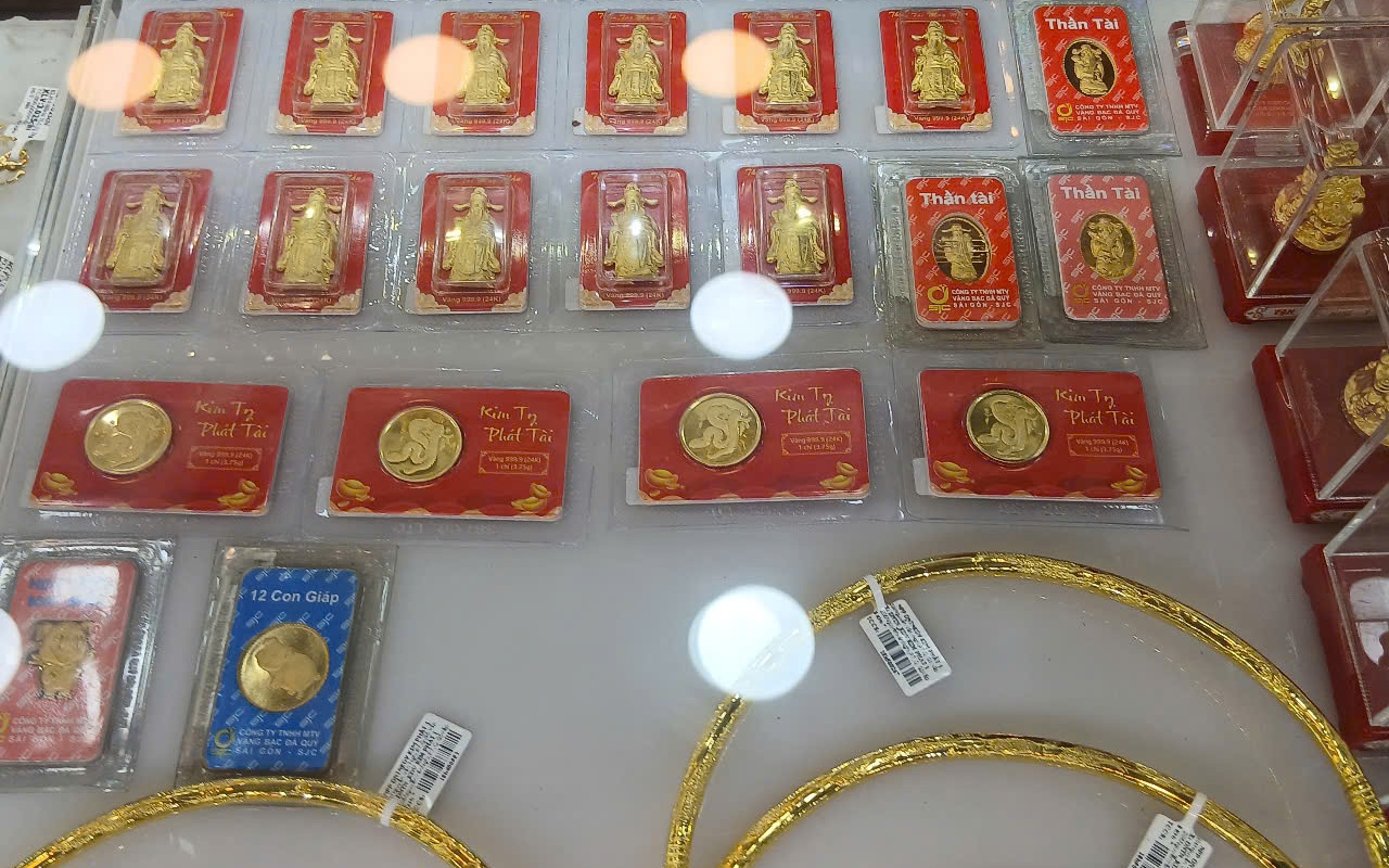 Giá vàng hôm nay, 3-5: Bất ngờ đi xuống