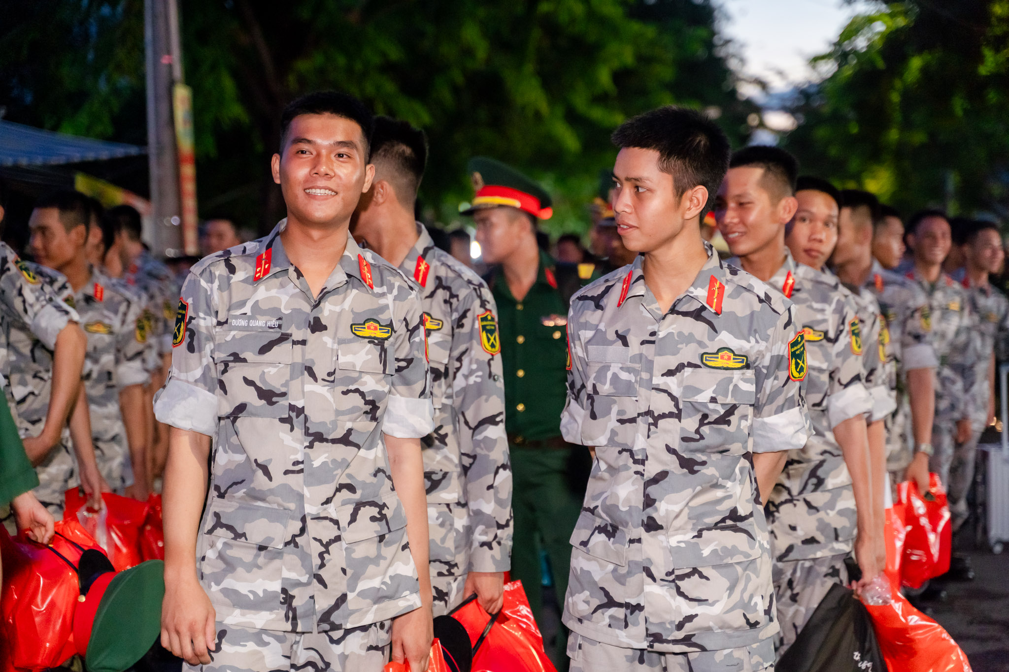 Khối diễu binh A50 tạm biệt TP HCM: "Tình cảm của bà con làm chúng tôi rất xúc động!"- Ảnh 29.