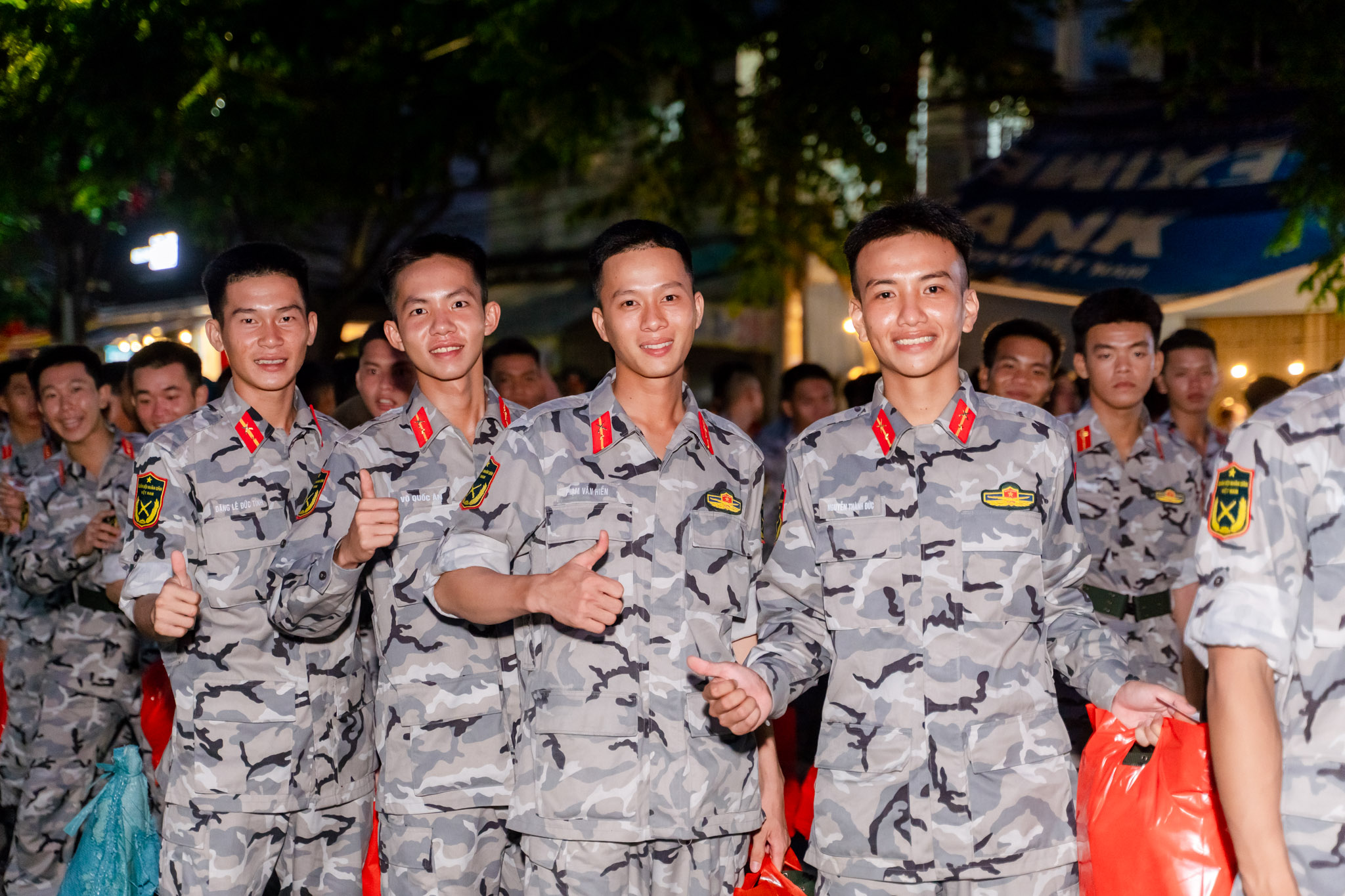 Khối diễu binh A50 tạm biệt TP HCM: "Tình cảm của bà con làm chúng tôi rất xúc động!"- Ảnh 28.