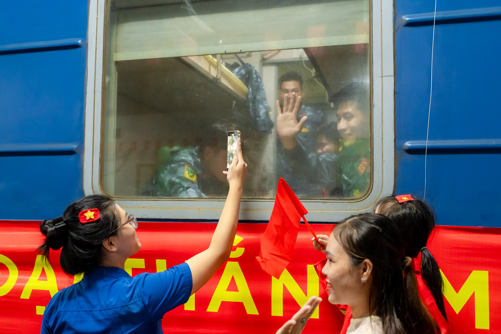 Khối diễu binh A50 tạm biệt TP HCM: "Tình cảm của bà con làm chúng tôi rất xúc động!"- Ảnh 23.