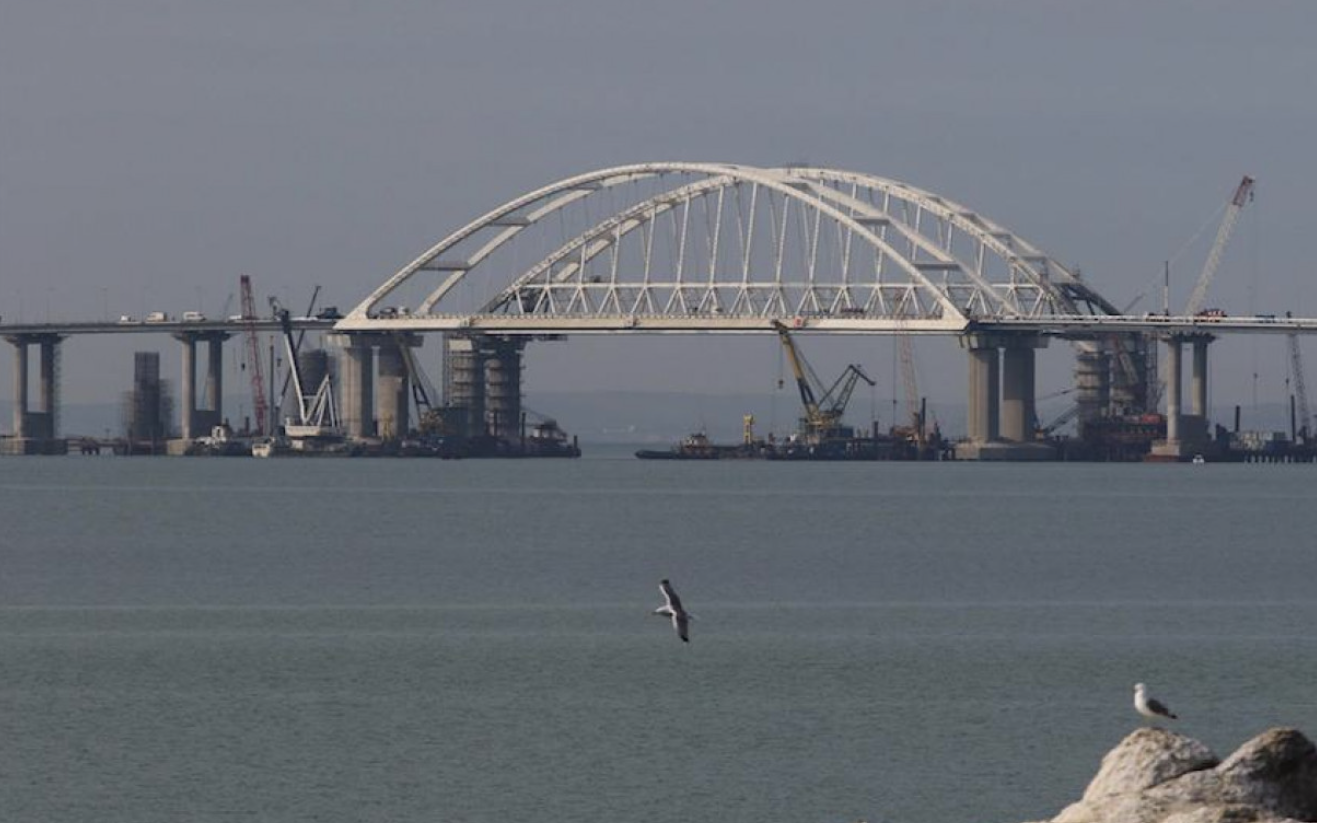 Crimea bị tấn công dữ dội, sân bay Nga rung chuyển