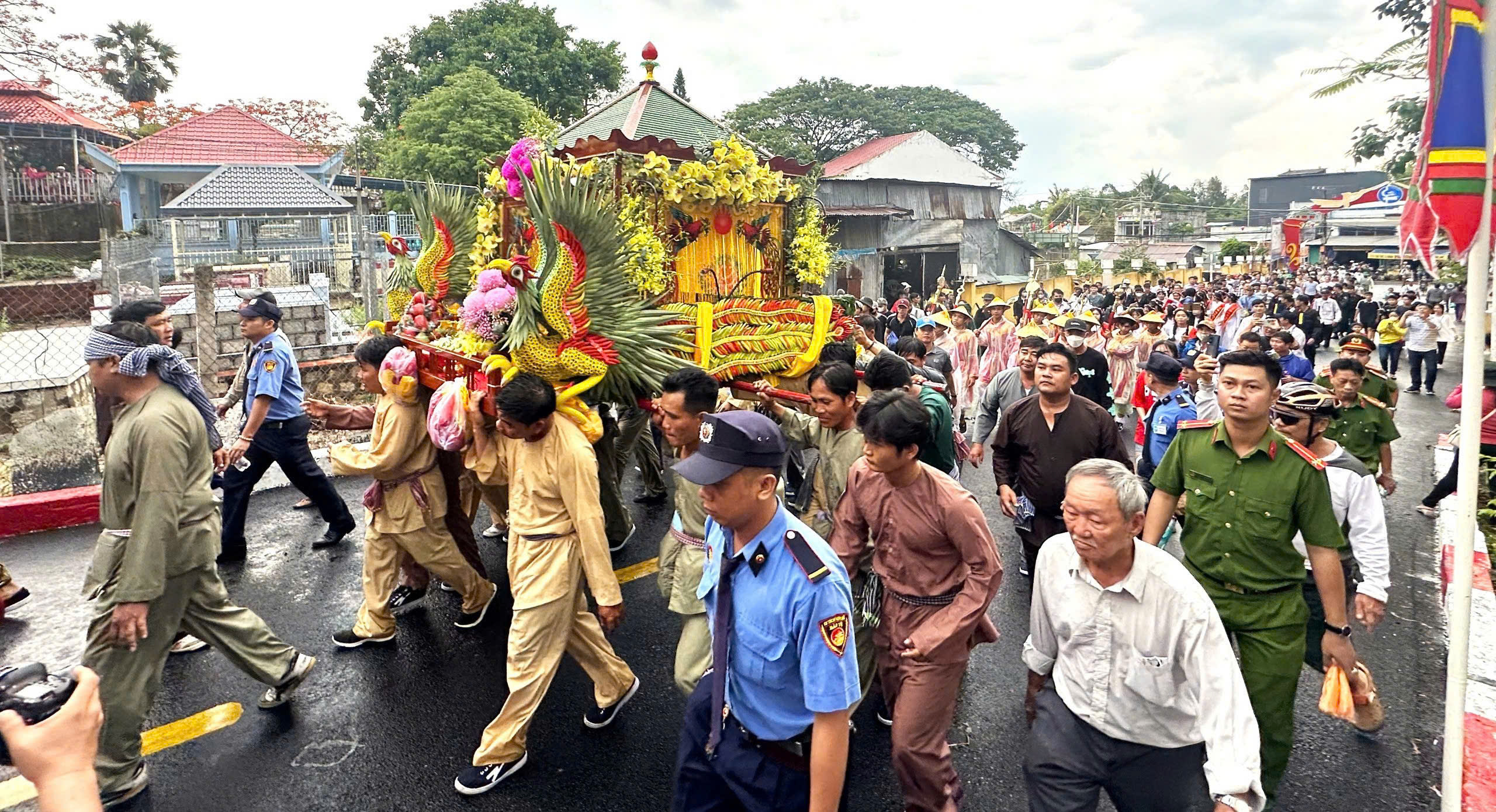 Tiến sĩ Ng&ocirc; Quang L&aacute;ng: &ldquo;Chặn đường thu ph&iacute; ở N&uacute;i Sam l&agrave; rất phản cảm!&rdquo; - Ảnh 2.