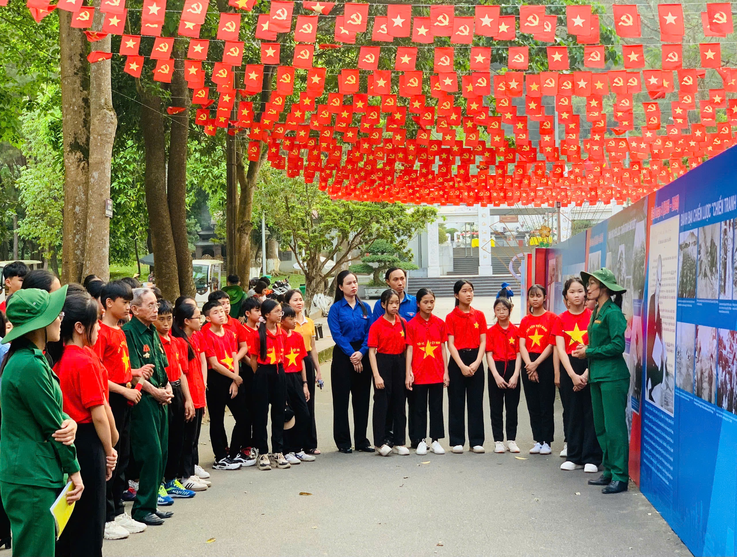 X&uacute;c động trước những hiện vật chiến tranh nơi Ng&atilde; ba Đồng lộc - Ảnh 22.