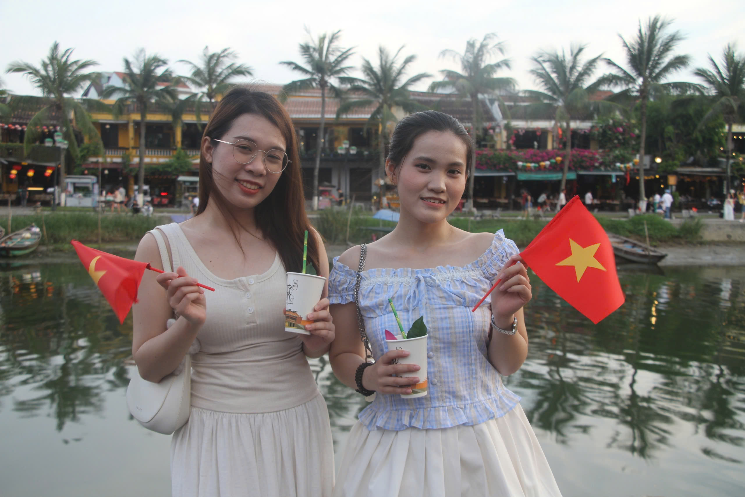 2 ng&agrave;y đầu nghỉ lễ, lượng kh&aacute;ch đến Quảng Nam tăng vọt - Ảnh 6.