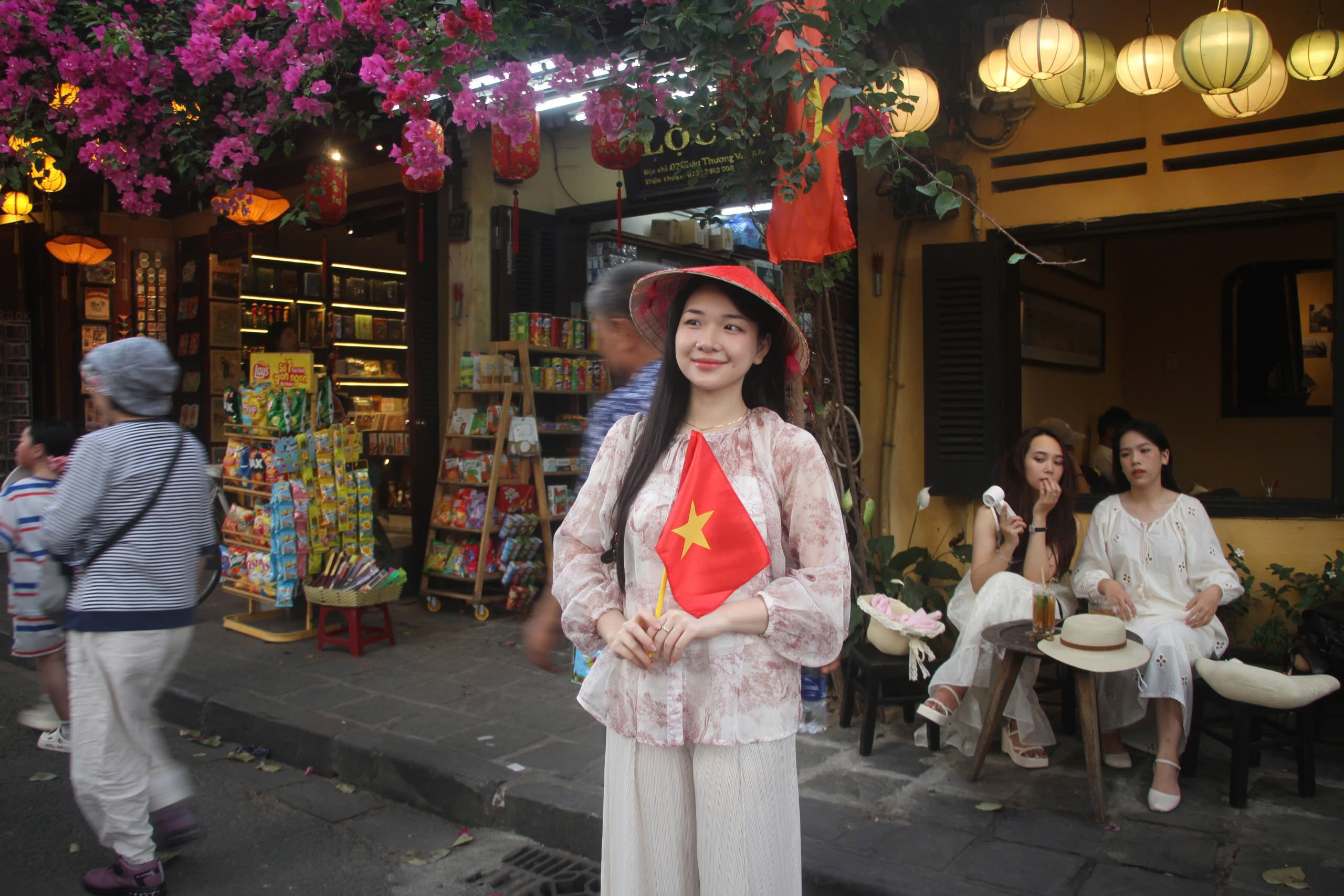 2 ng&agrave;y đầu nghỉ lễ, lượng kh&aacute;ch đến Quảng Nam tăng vọt - Ảnh 8.