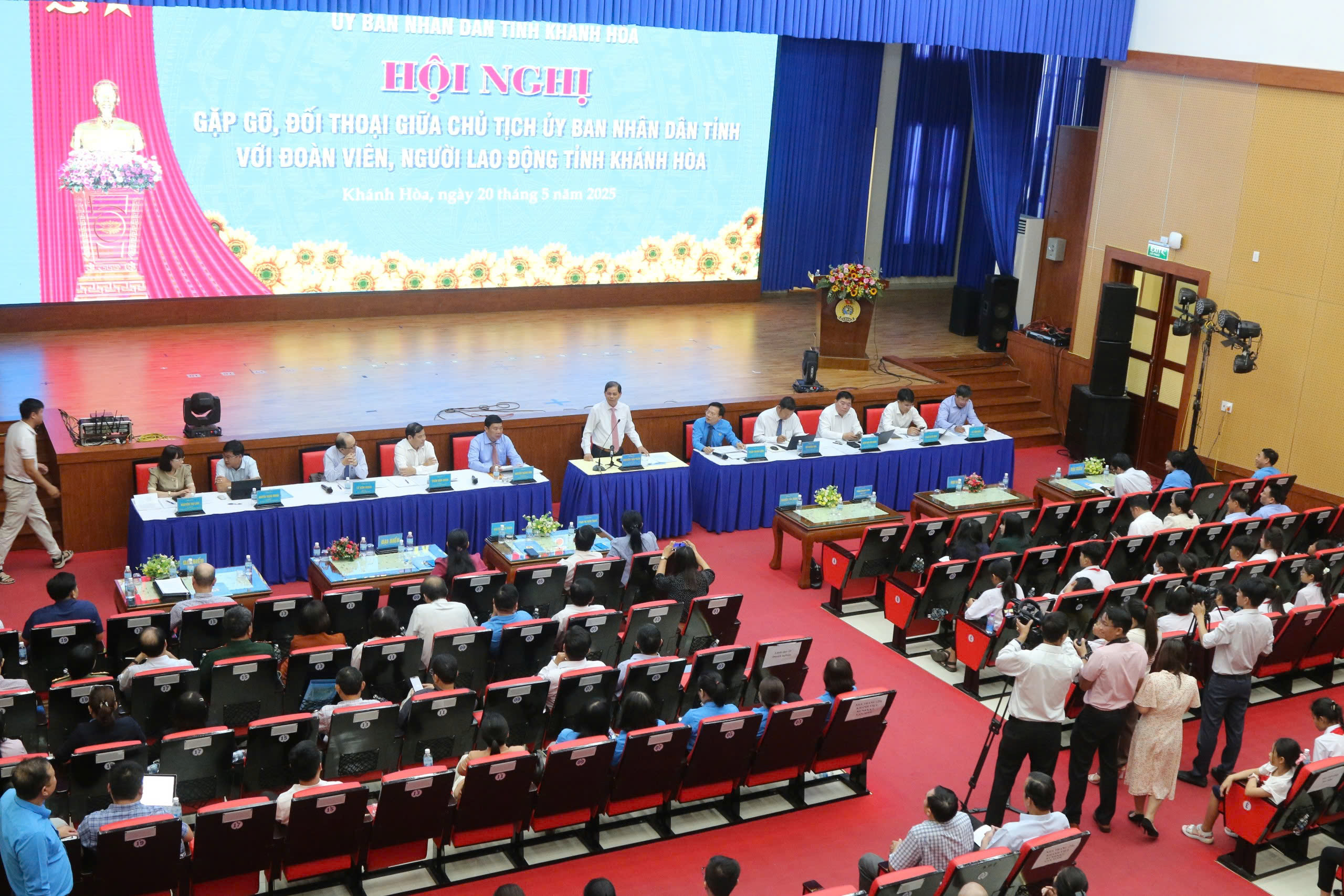 Chủ tịch tỉnh Khánh Hòa giải quyết các vấn đề thiết thực của người lao động- Ảnh 1.
