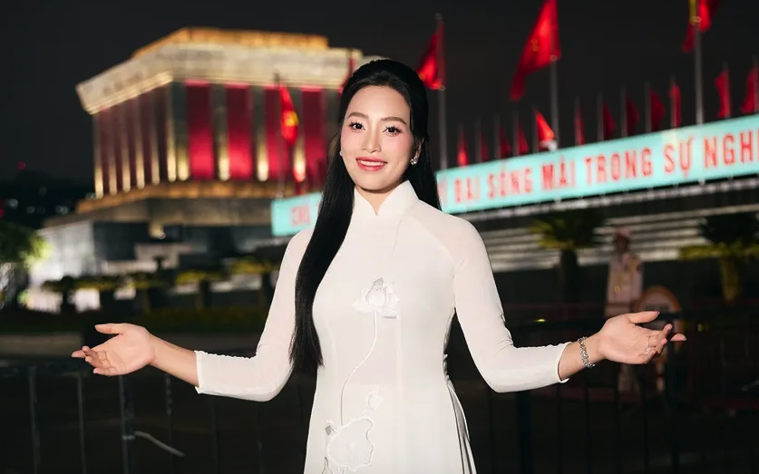 Quán quân Sao mai Huyền Trang tự hào khi hát về Bác Hồ