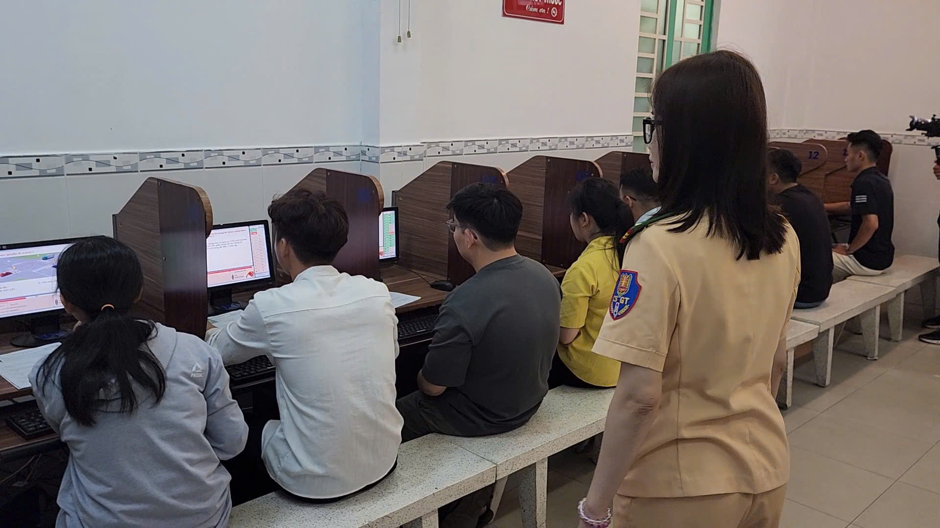 Công an TP HCM bắt đầu sát hạch cấp giấy phép lái xe- Ảnh 3.
