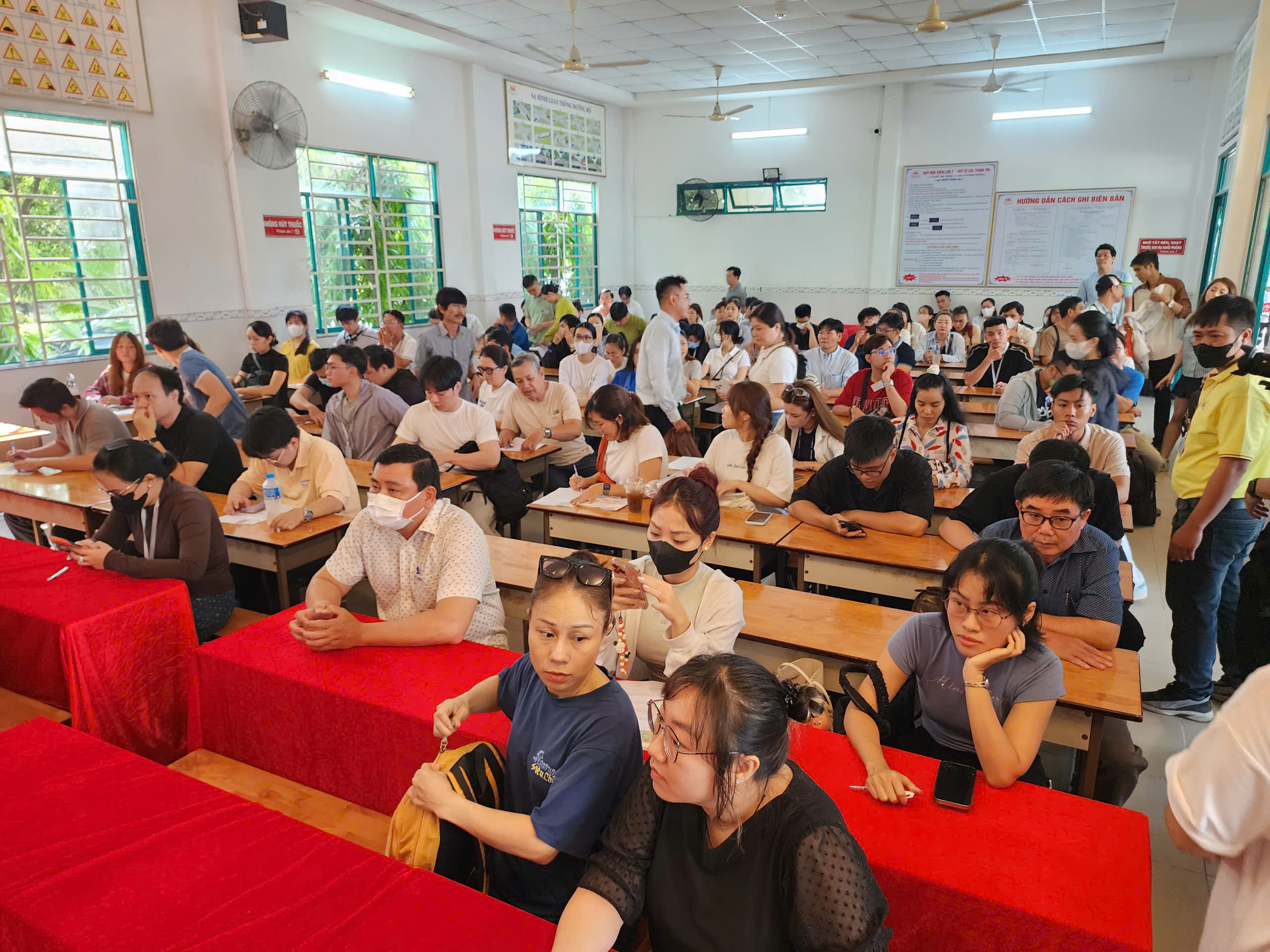 Công an TP HCM bắt đầu sát hạch cấp giấy phép lái xe- Ảnh 4.