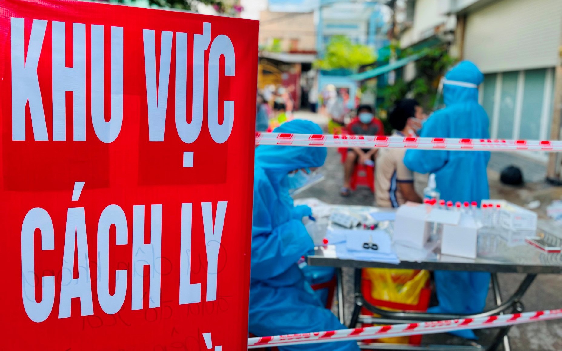 COVID-19 là bệnh truyền nhiễm nhóm B, có cần cách ly?
