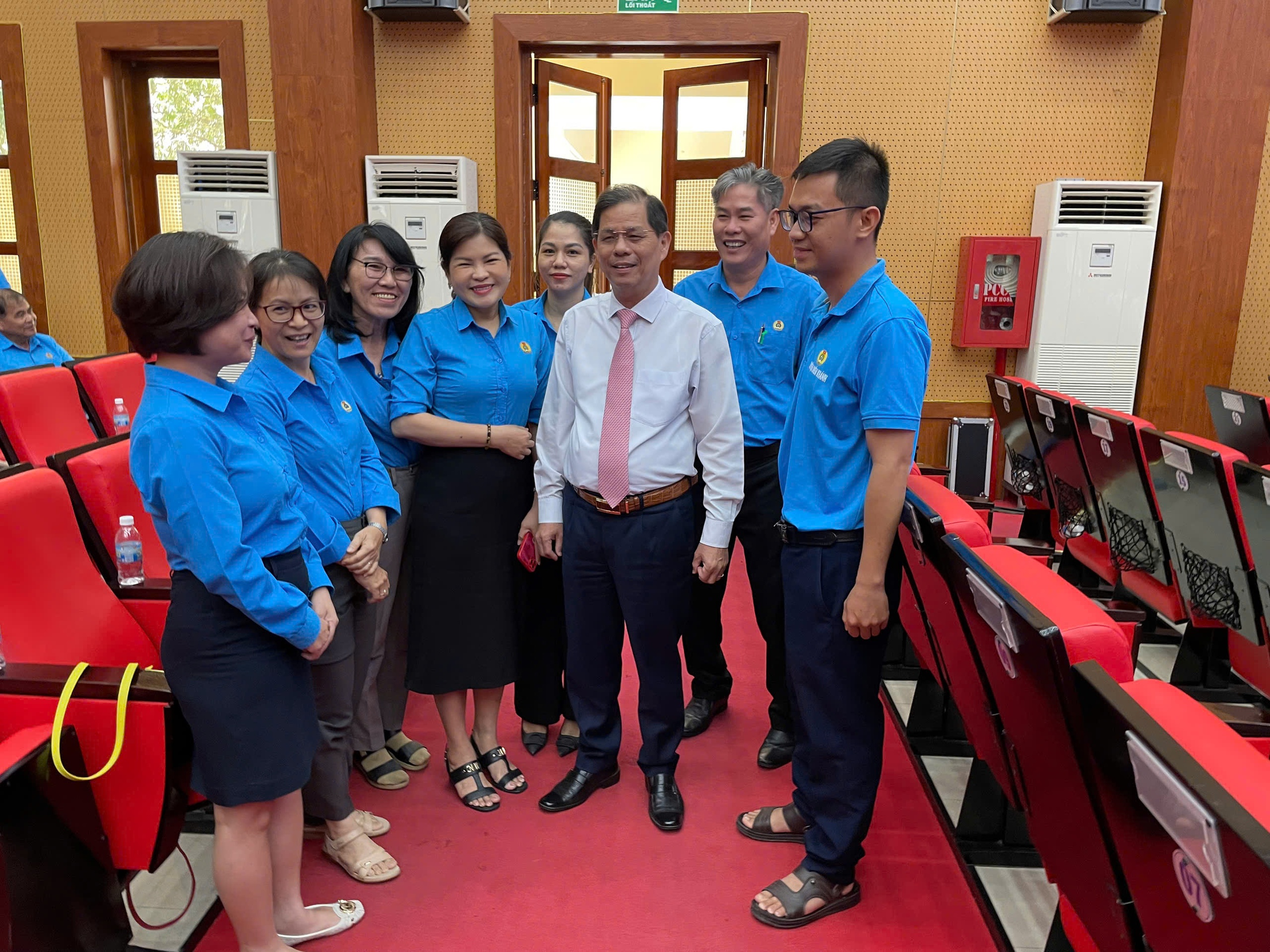 Chủ tịch tỉnh Khánh Hòa giải quyết các vấn đề thiết thực của người lao động- Ảnh 3.