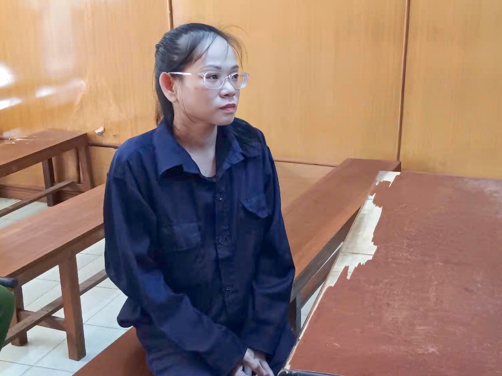 Ngỡ ngàng chiêu trò lấy trộm hơn 2.100 hộp thuốc của nữ công nhân- Ảnh 1.