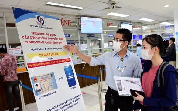 Ngưng cấp thẻ BHYT giấy từ 1-6, người dân cần làm gì để đảm bảo quyền lợi khám chữa bệnh?