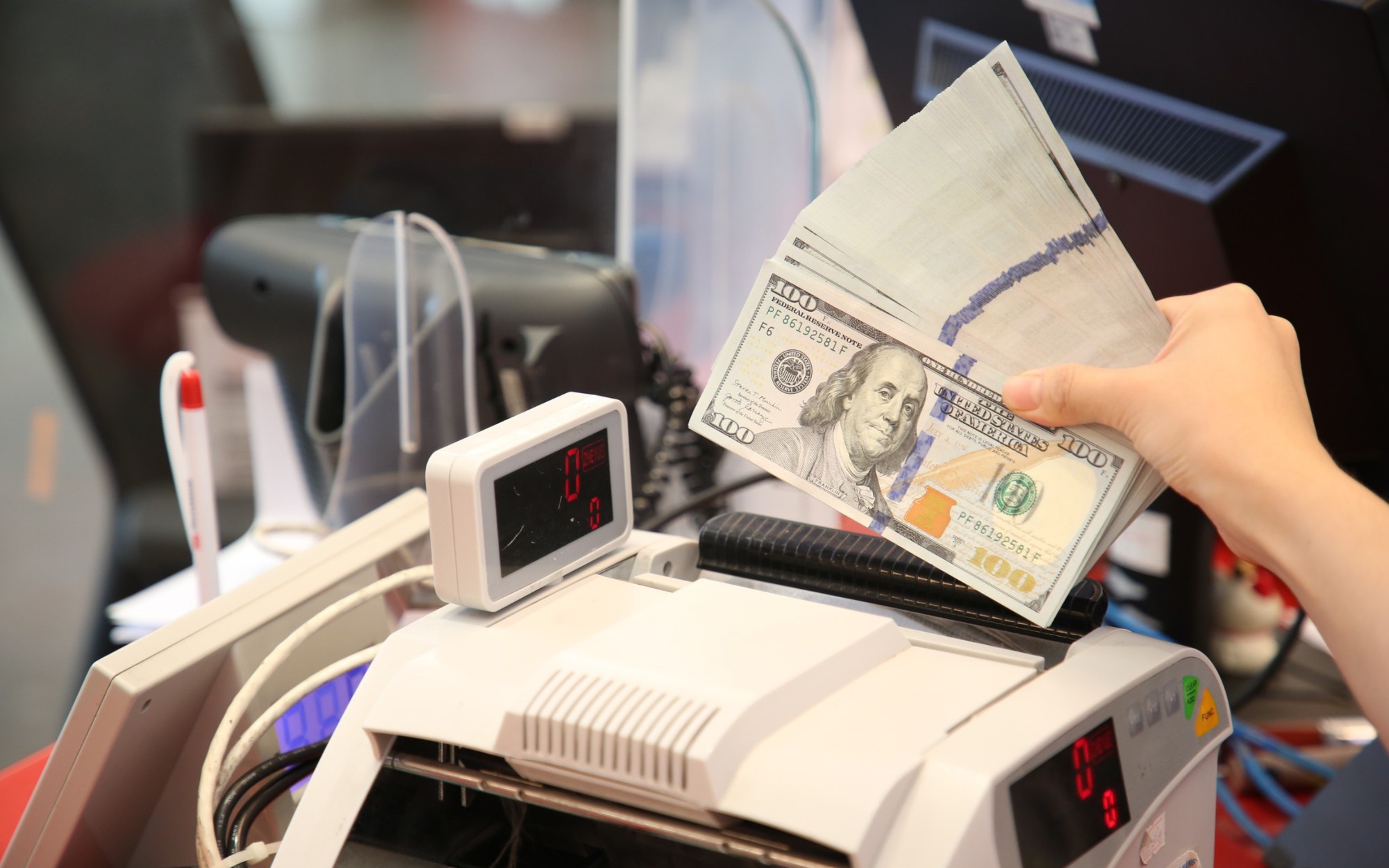 Mua, bán USD trái phép tại Việt Nam sẽ bị phạt nặng