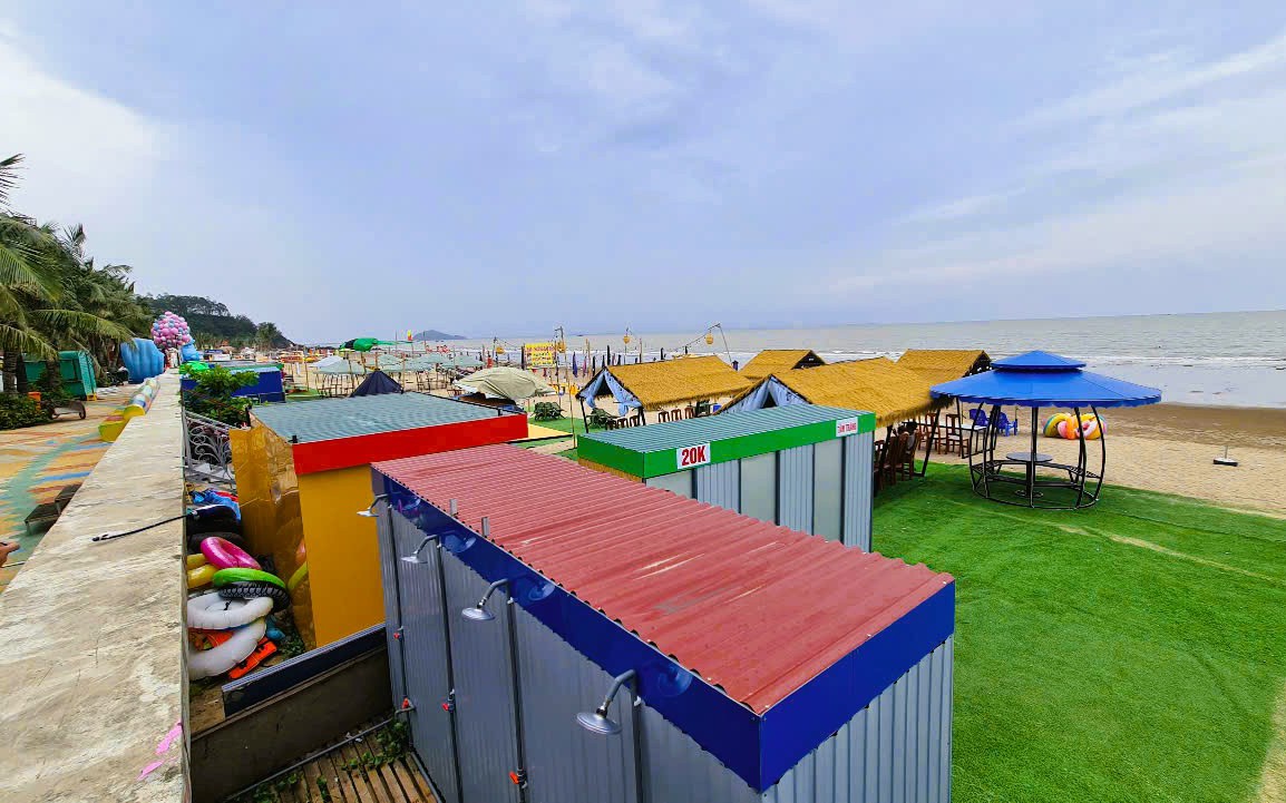 Cảnh khó tin ở bãi biển nổi tiếng tại Thanh Hóa