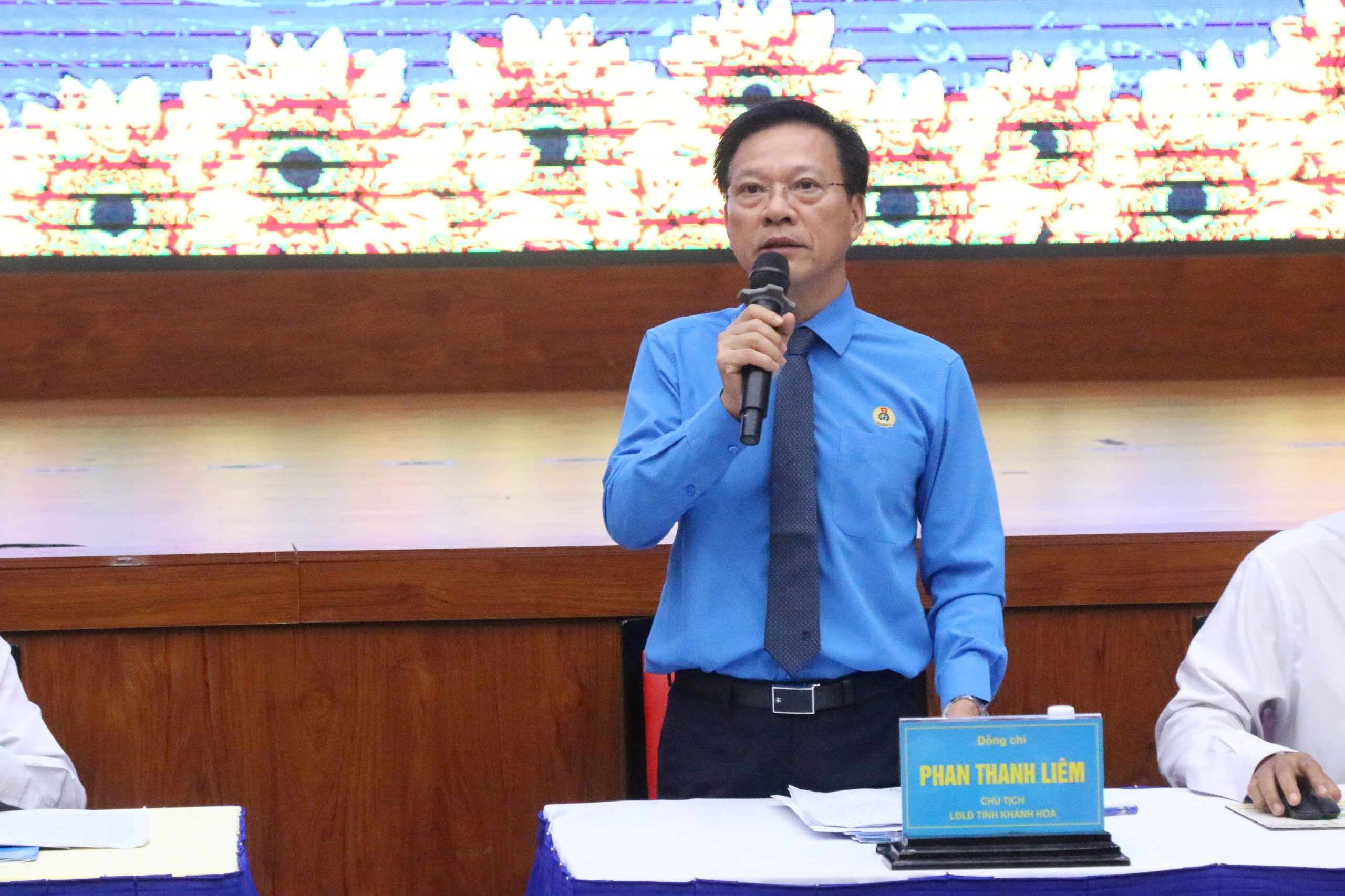 Chủ tịch tỉnh Khánh Hòa giải quyết các vấn đề thiết thực của người lao động- Ảnh 5.