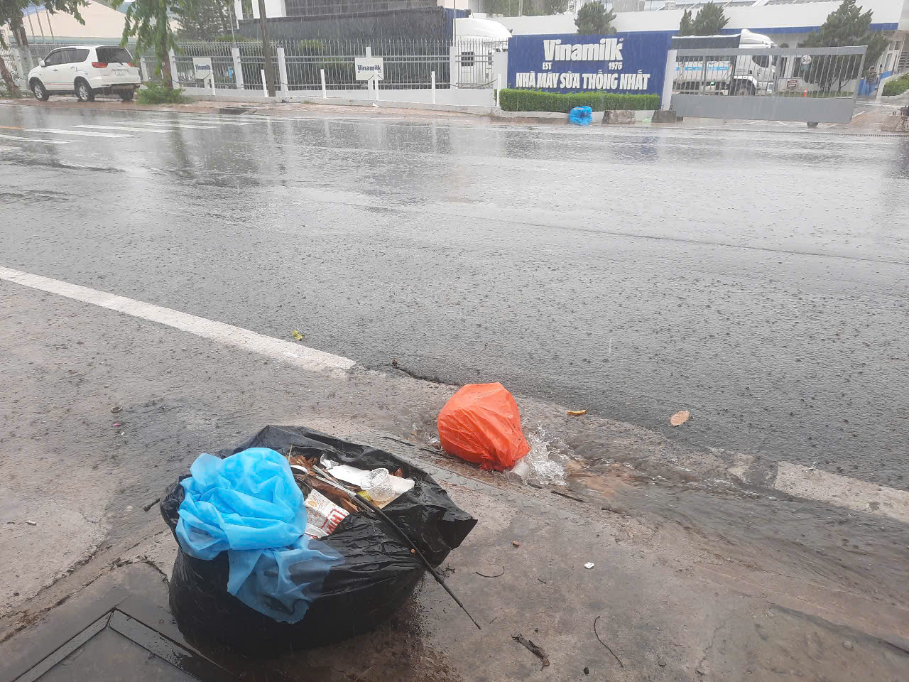 Đ&atilde; c&oacute; nơi ở TP HCM mưa to, dự b&aacute;o chiều tối nay nhiều nơi ở TP HCM c&oacute; mưa to - Ảnh 5.