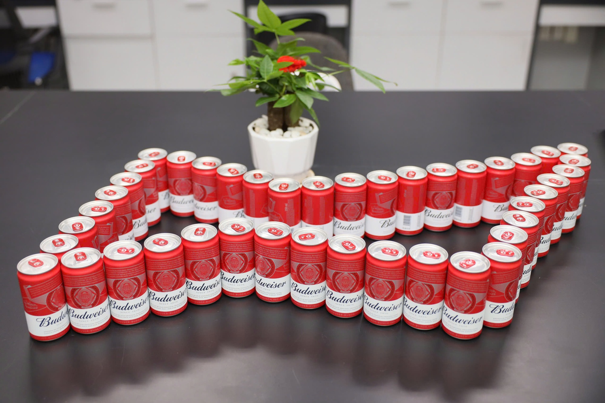 Nh&agrave; m&aacute;y bia AB InBev kỷ niệm 10 năm th&agrave;nh lập tại Việt Nam- Ảnh 1.