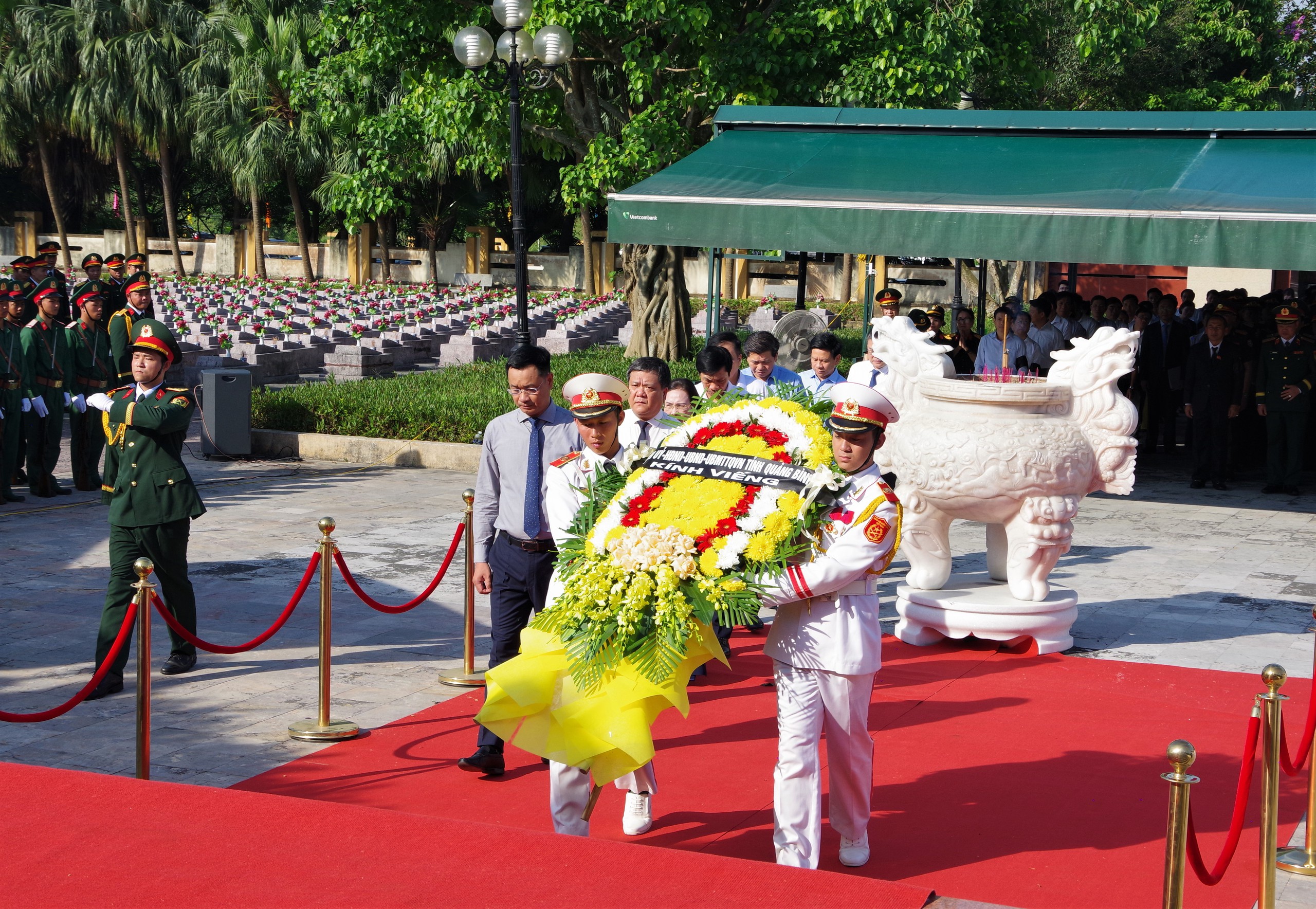 X&uacute;c động Lễ truy điệu, an t&aacute;ng 17 h&agrave;i cốt liệt sĩ hy sinh tại L&agrave;o- Ảnh 1.