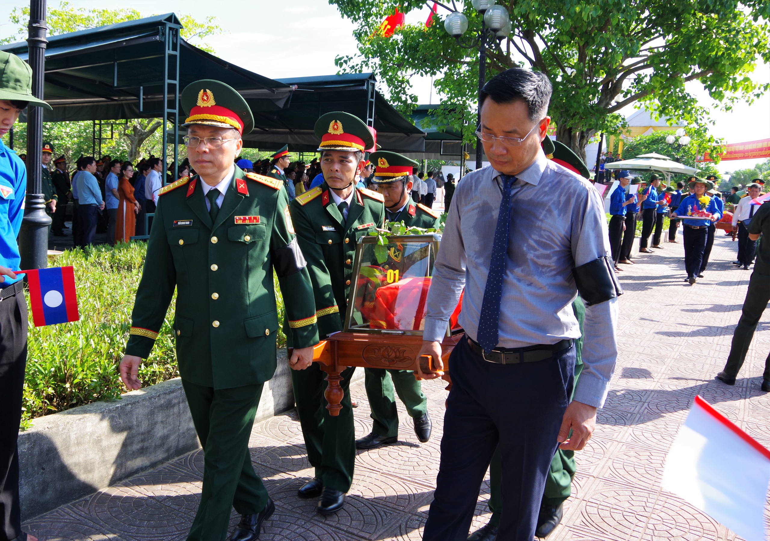 X&uacute;c động Lễ truy điệu, an t&aacute;ng 17 h&agrave;i cốt liệt sĩ hy sinh tại L&agrave;o- Ảnh 4.