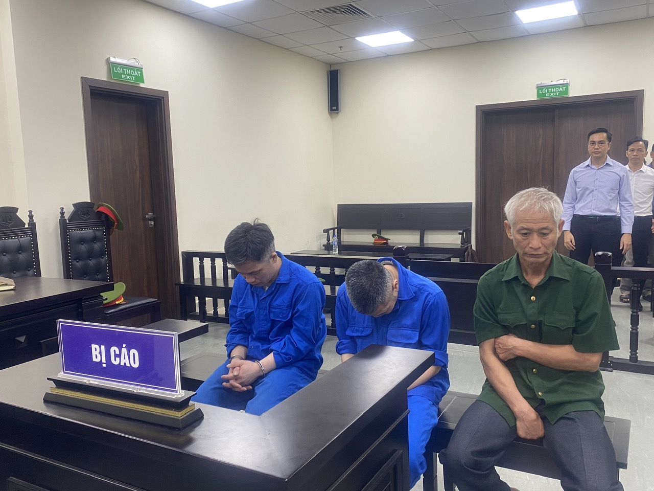 Hai t&agrave;i xế bị phạt t&ugrave; trong vụ tai nạn 4 mẹ con tử vong thương t&acirc;m - Ảnh 1.