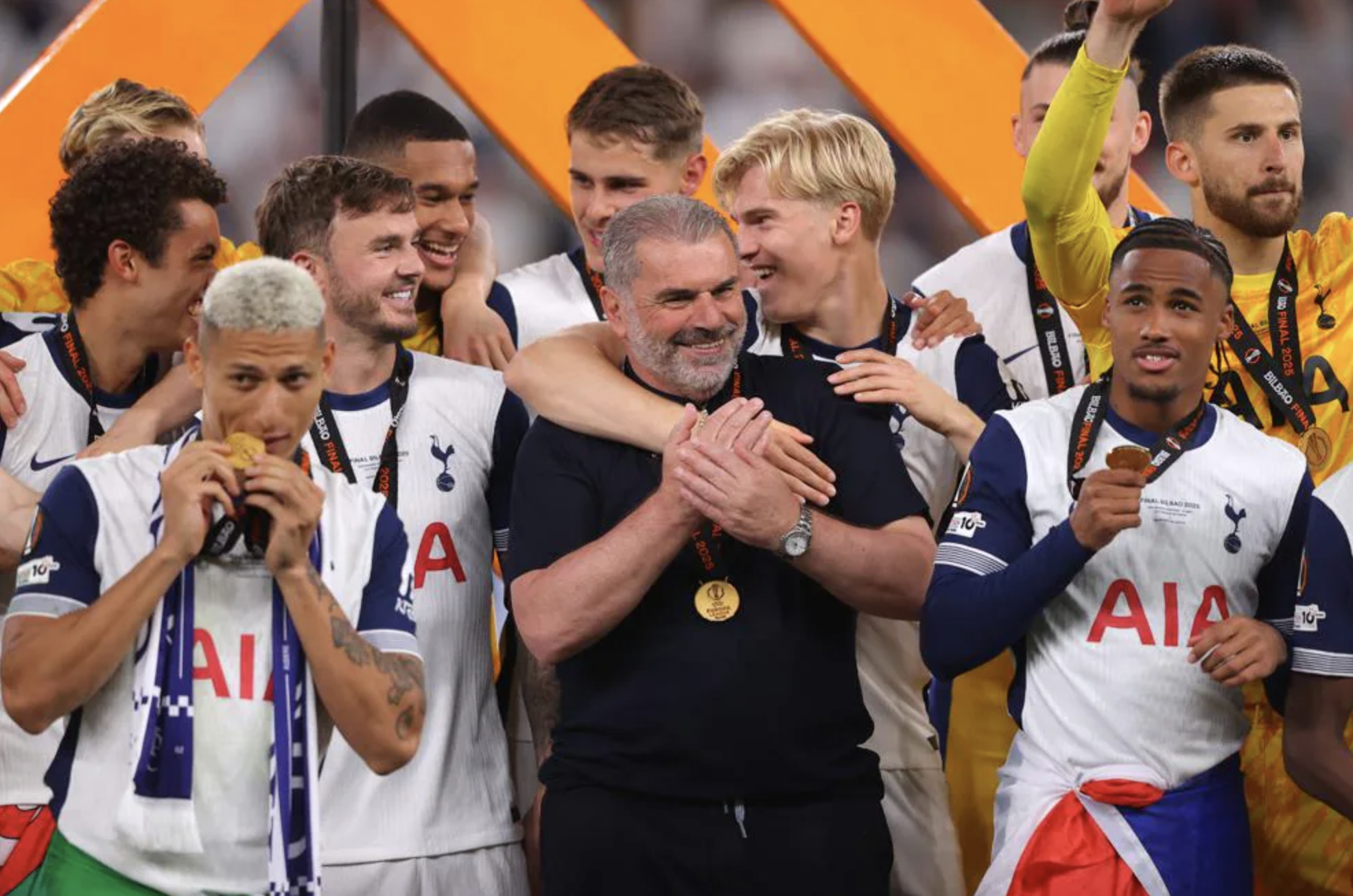 Vô địch Europa League, HLV Postecoglou lo bị mất ghế ở Tottenham- Ảnh 1.