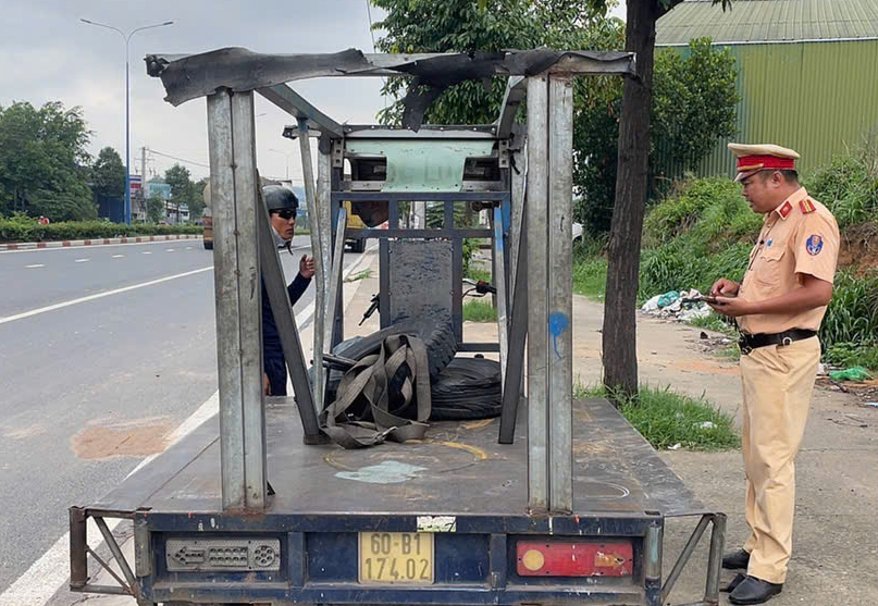 C&ocirc;ng an B&igrave;nh Dương xử l&yacute; h&agrave;ng chục "hung thần" đường phố - Ảnh 2.