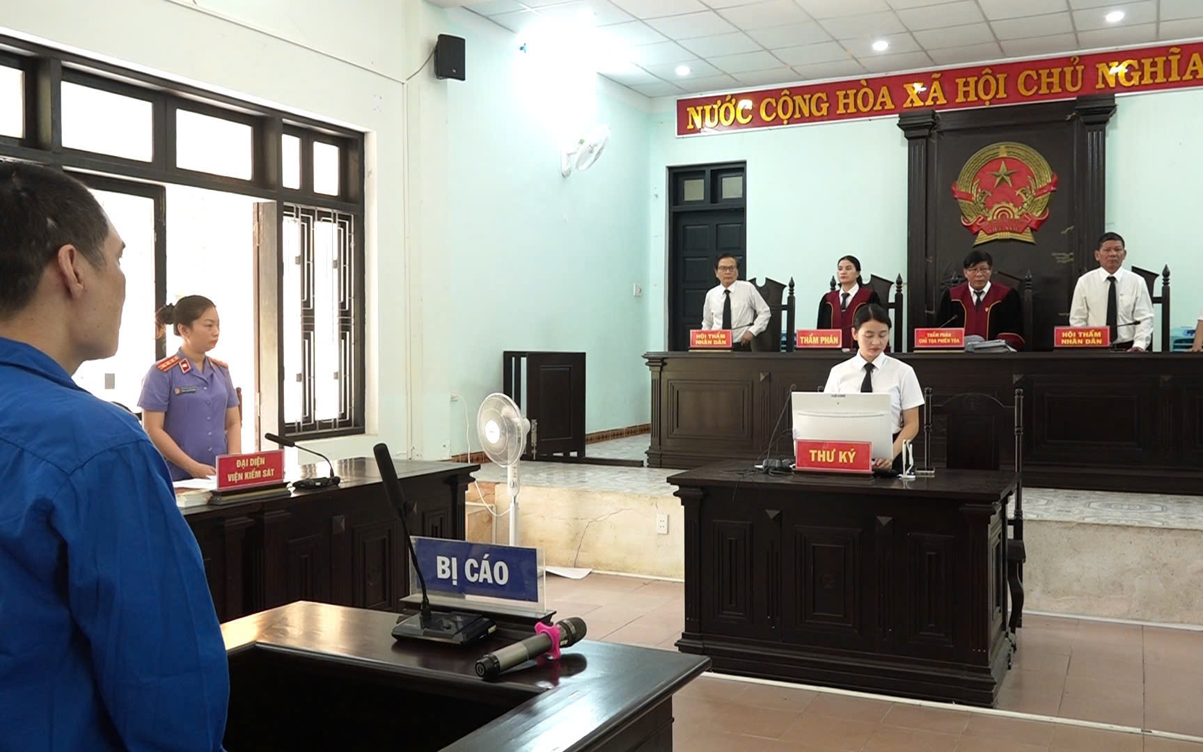 La mắng con dâu, người đàn ông bị thông gia cầm dao đến nhà "hỏi tội"