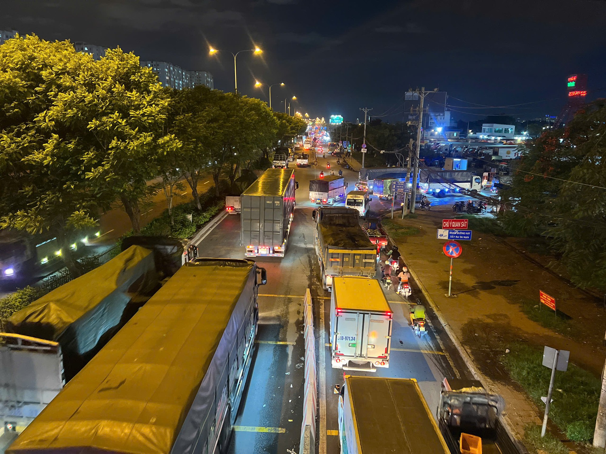 &Ugrave;n ứ giao th&ocirc;ng nhiều km do ảnh hưởng tai nạn giao th&ocirc;ng nghi&ecirc;m trọng ở Thủ Đức- Ảnh 4.