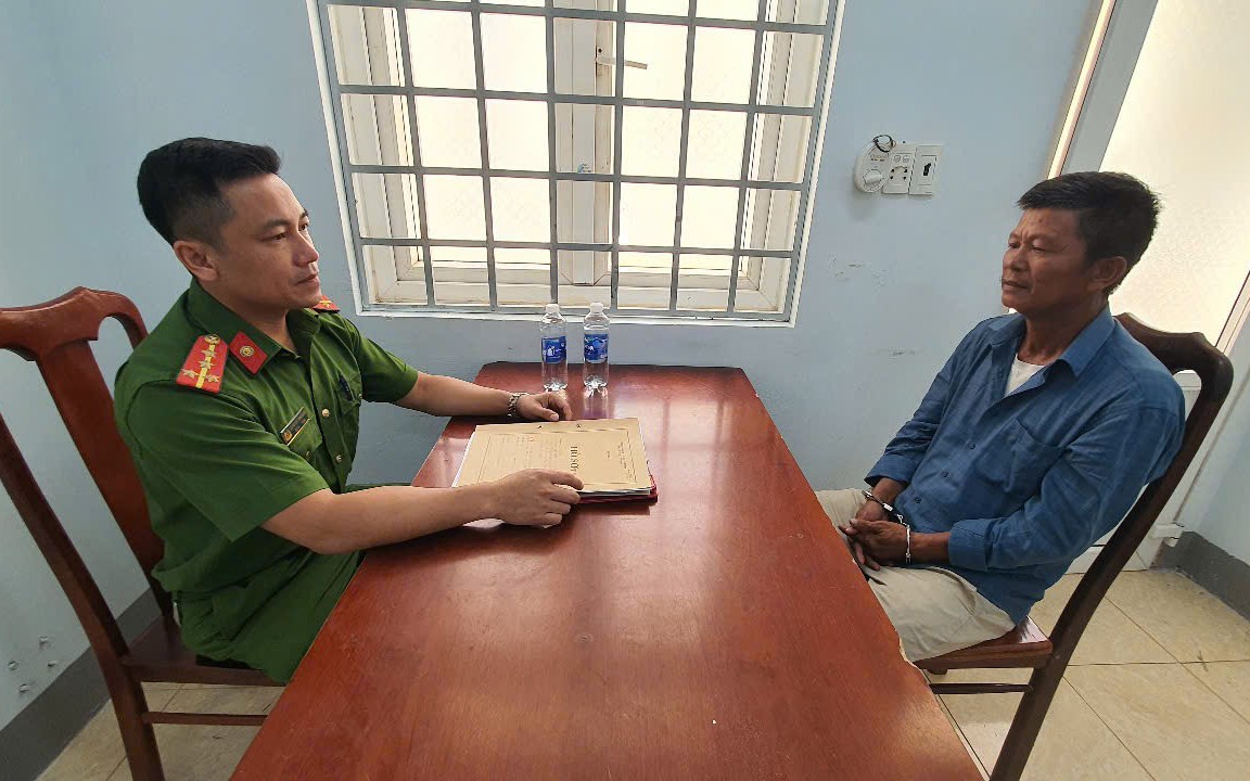Bắt giữ đối tượng truy nã khi vừa từ nước ngoài trở về