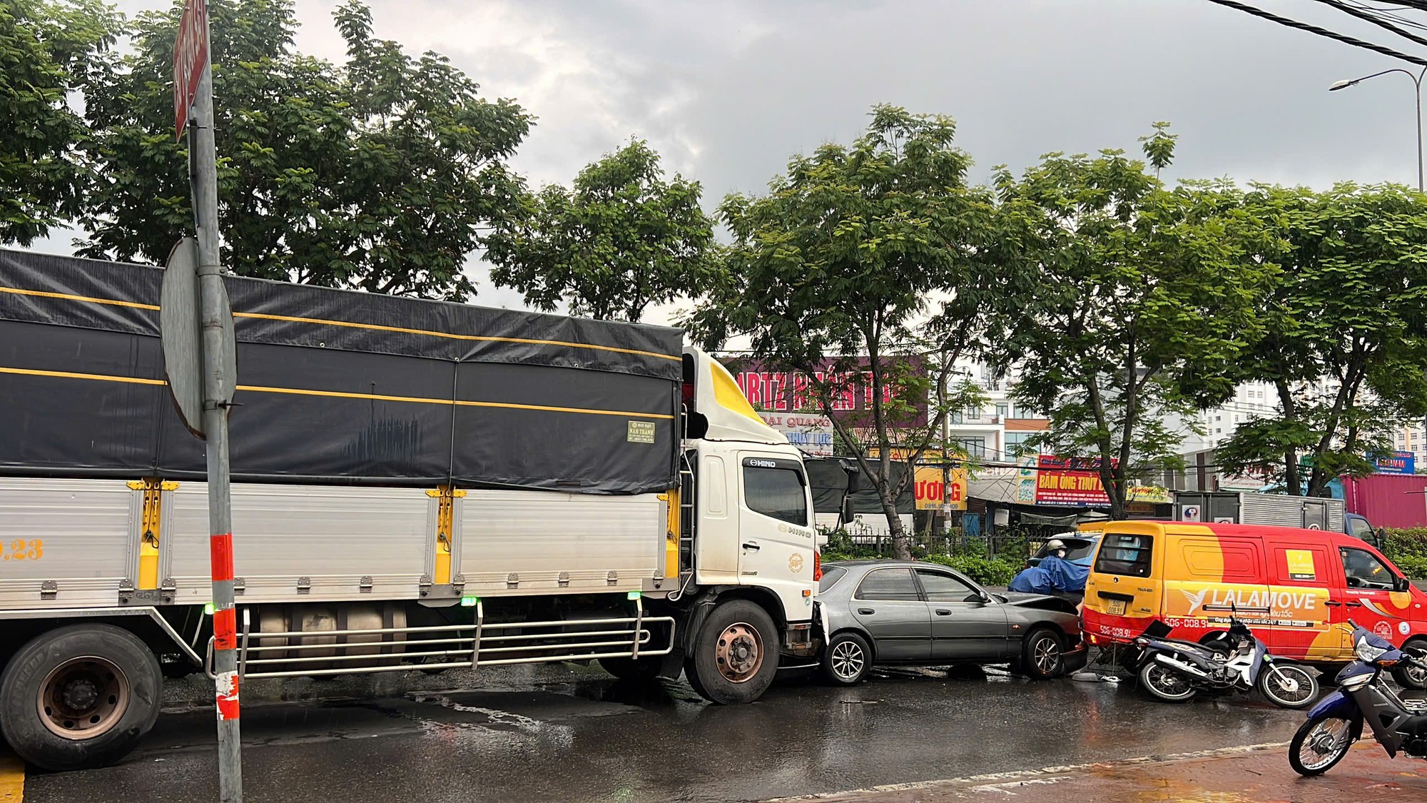 &Ugrave;n ứ giao th&ocirc;ng nhiều km do ảnh hưởng tai nạn giao th&ocirc;ng nghi&ecirc;m trọng ở Thủ Đức- Ảnh 1.