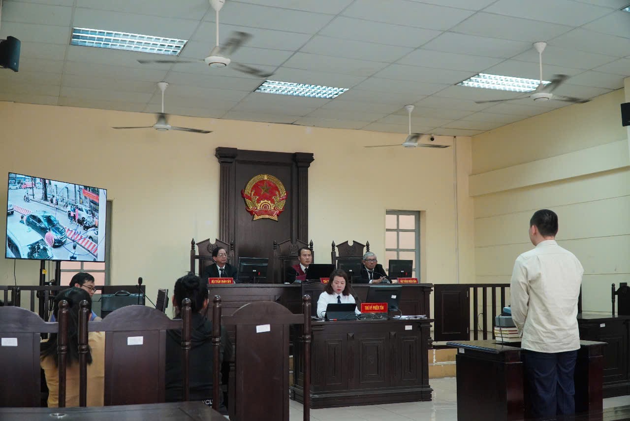 Đình chỉ xét xử phúc thẩm vụ tài xế đánh người gần Bệnh viện Từ Dũ - Ảnh 1.