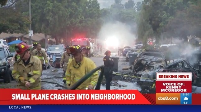 M&aacute;y bay lao xuống khu d&acirc;n cư ở bang California - Mỹ, nhiều nh&agrave; v&agrave; &ocirc; t&ocirc; bốc ch&aacute;y- Ảnh 2.