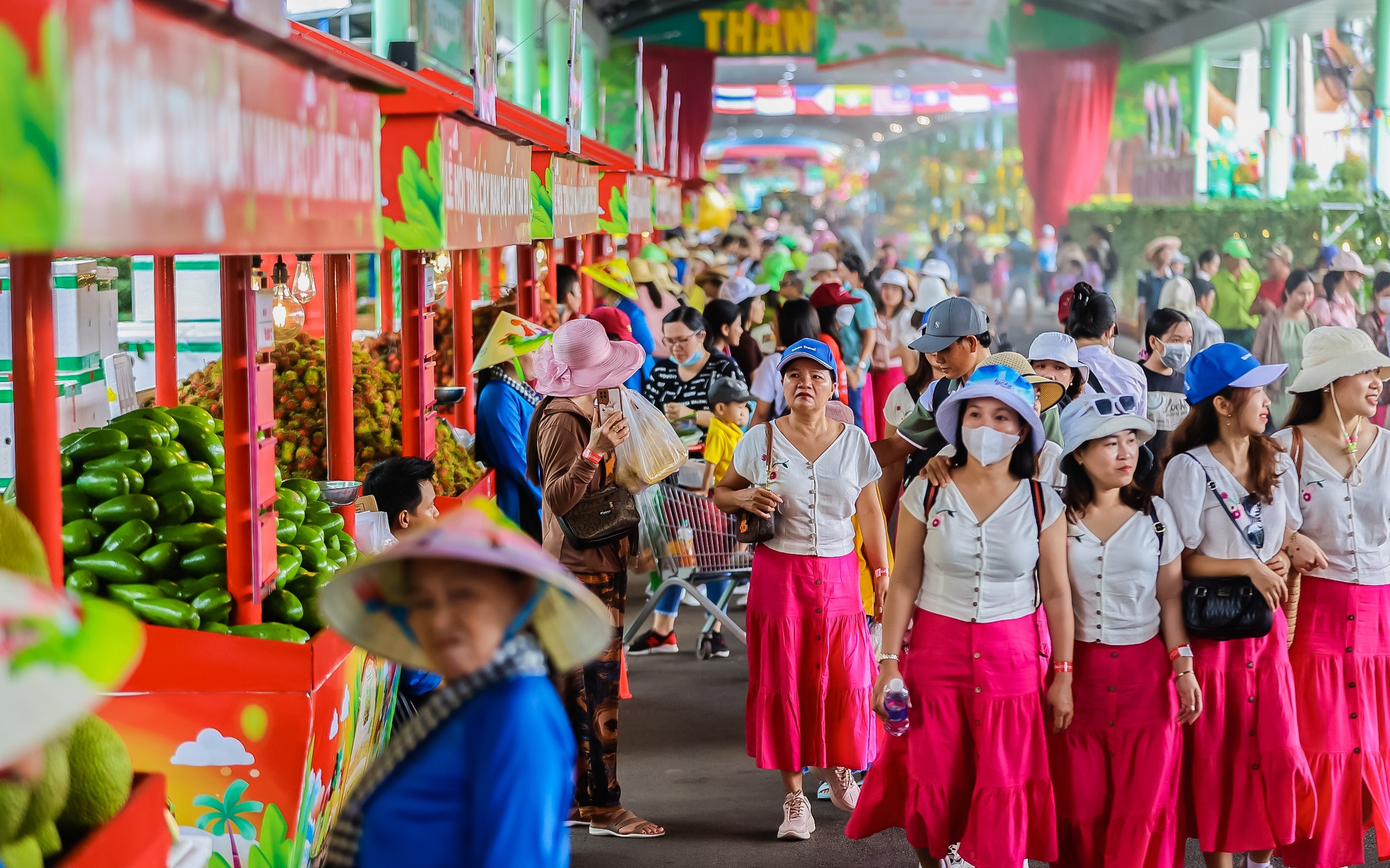 Livestream bán hàng nông sản tại Lễ hội trái cây Nam Bộ 2025