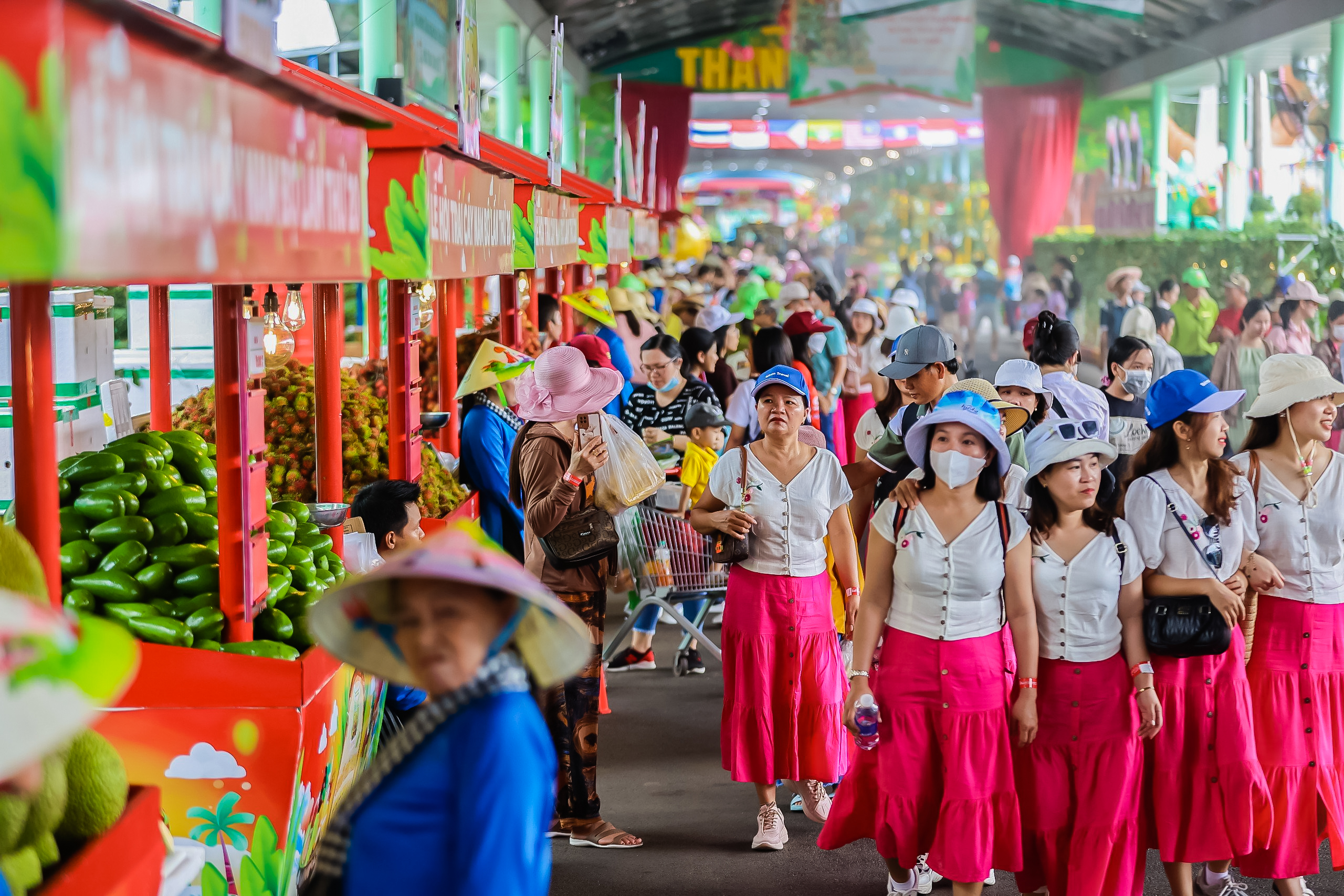 Livestream bán hàng nông sản tại Lễ hội trái cây Nam Bộ 2025- Ảnh 4.