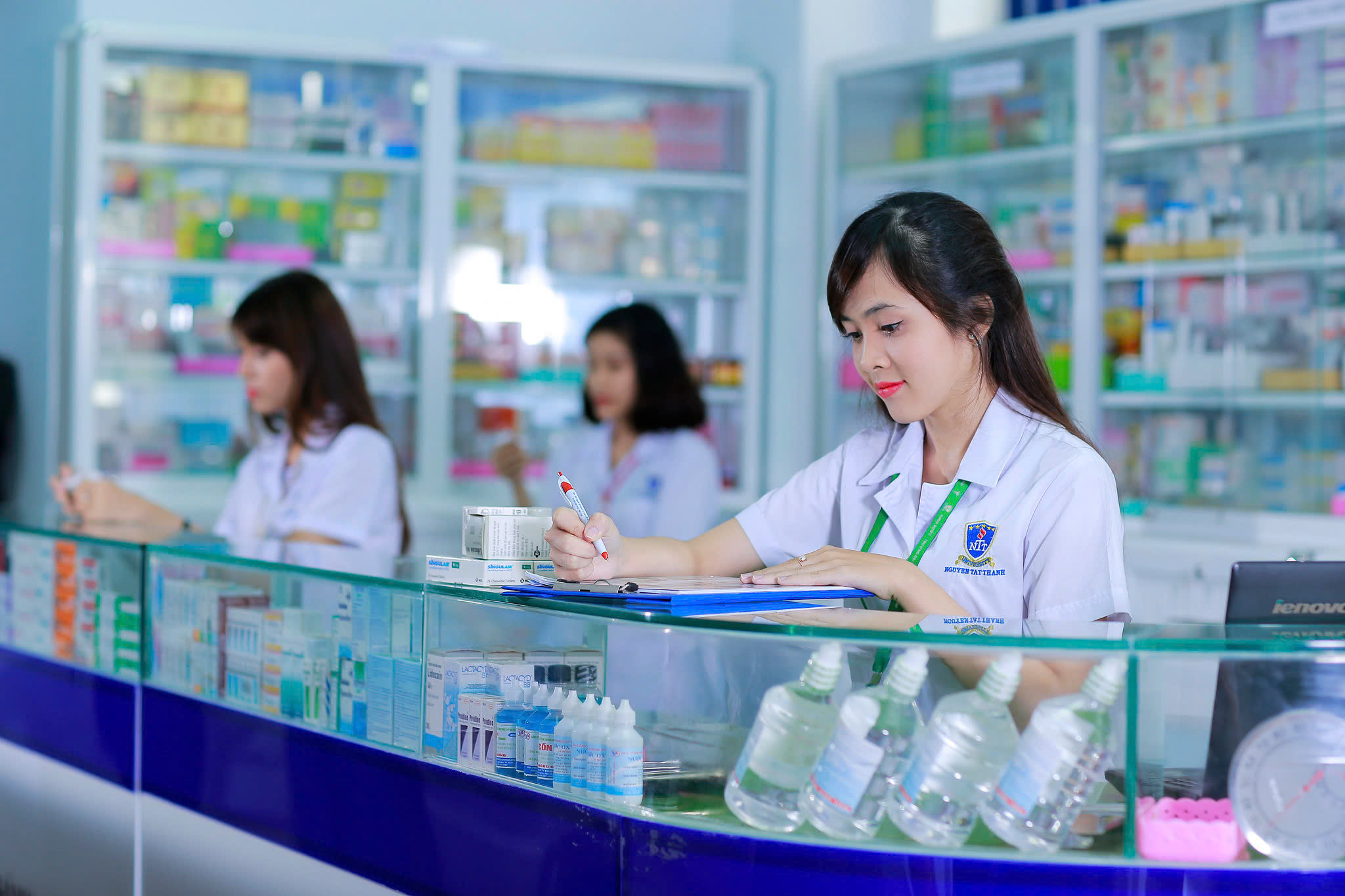 C&aacute;c nước tr&ecirc;n thế giới kiểm so&aacute;t thuốc, thực phẩm chức năng như thế n&agrave;o?- Ảnh 1.