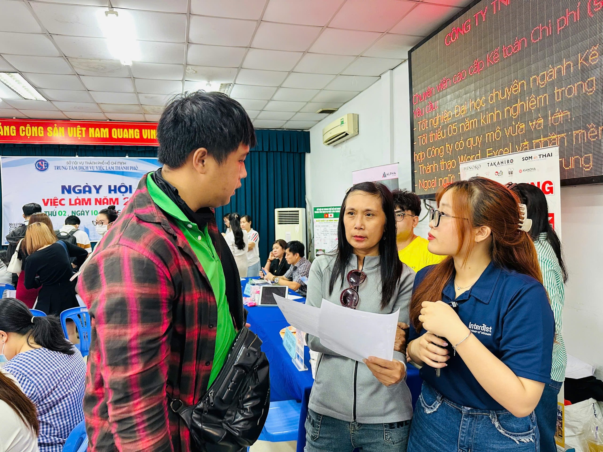 N&ecirc;n cho người lao động đơn phương chấm dứt hợp đồng tr&aacute;i luật được hưởng trợ cấp thất nghiệp - Ảnh 1.