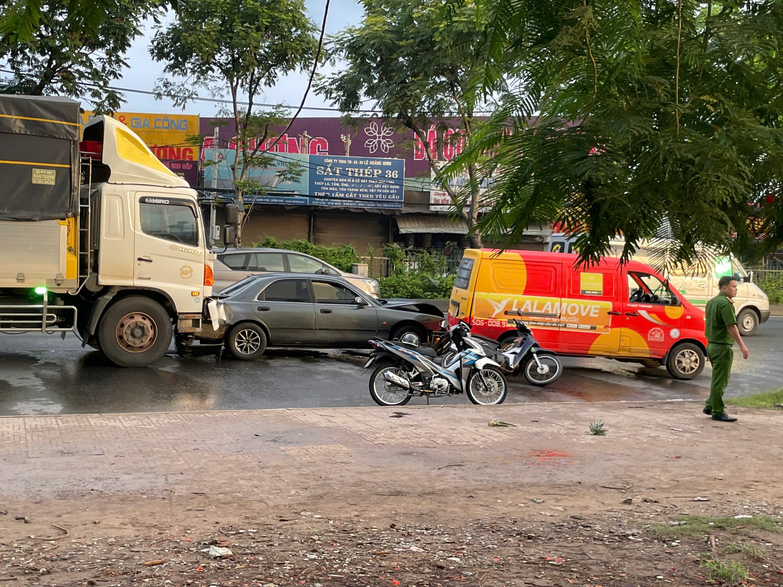 Tạm giữ tài xế trong vụ tai nạn 2 người tử vong ở Thủ Đức- Ảnh 1.
