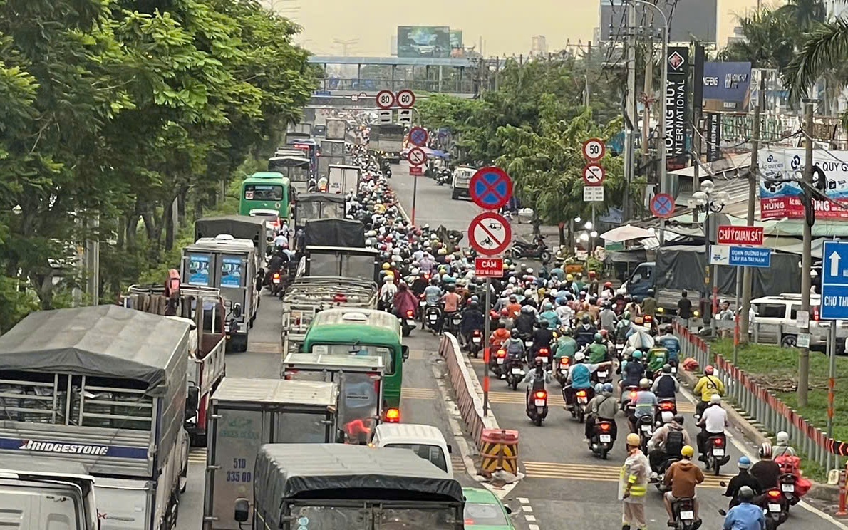 Tạm giữ tài xế trong vụ tai nạn 2 người tử vong ở Thủ Đức