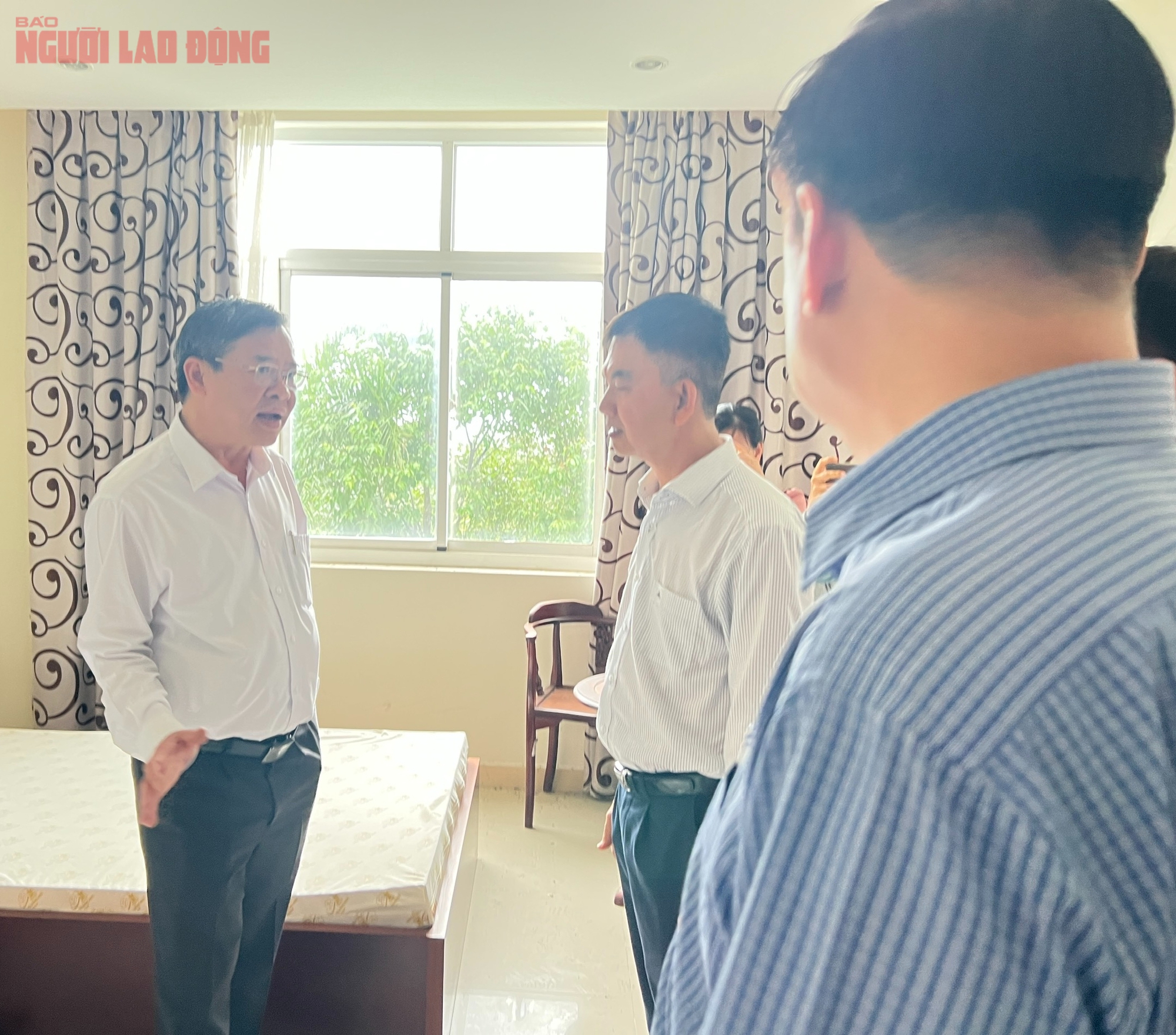 CLIP: Chủ tịch UBND TP Cần Thơ kiểm tra nh&agrave; ở c&ocirc;ng vụ bố tr&iacute; cho c&aacute;n bộ Hậu Giang, S&oacute;c Trăng - Ảnh 1.