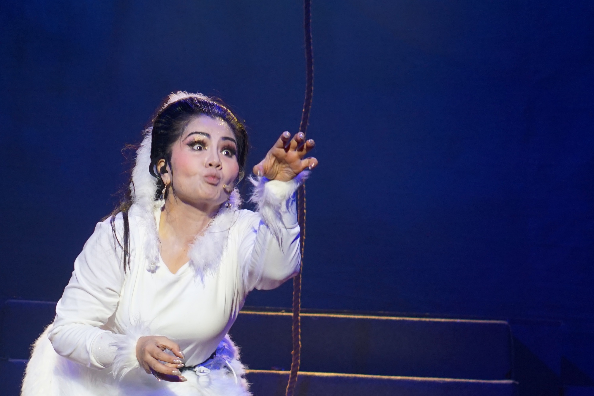 NSƯT T&uacute; Sương h&oacute;a th&acirc;n xuất sắc trong "Hồ Nguyệt C&ocirc; h&oacute;a c&aacute;o"- Ảnh 1.