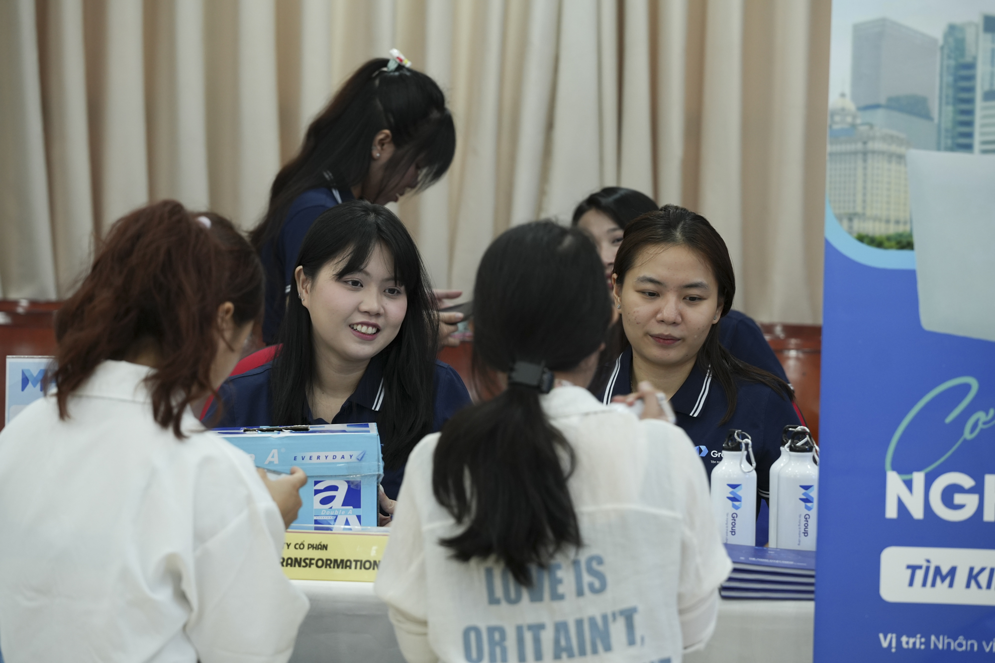 Đâu là những rào cản trong hành trình tìm việc của lao động trẻ?- Ảnh 1.