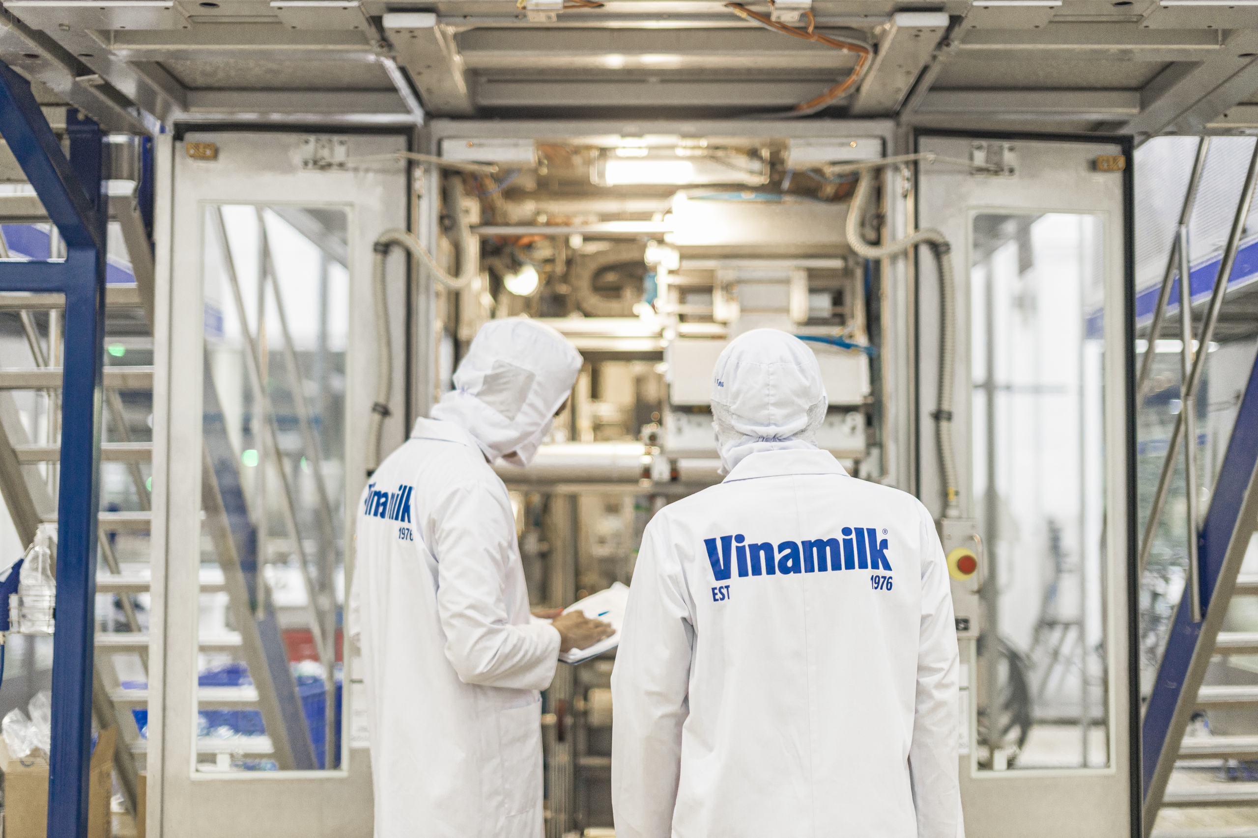 400 ph&eacute;p thử, 200 kiểm định: Vinamilk đặt lại chuẩn sữa tươi Việt- Ảnh 3.