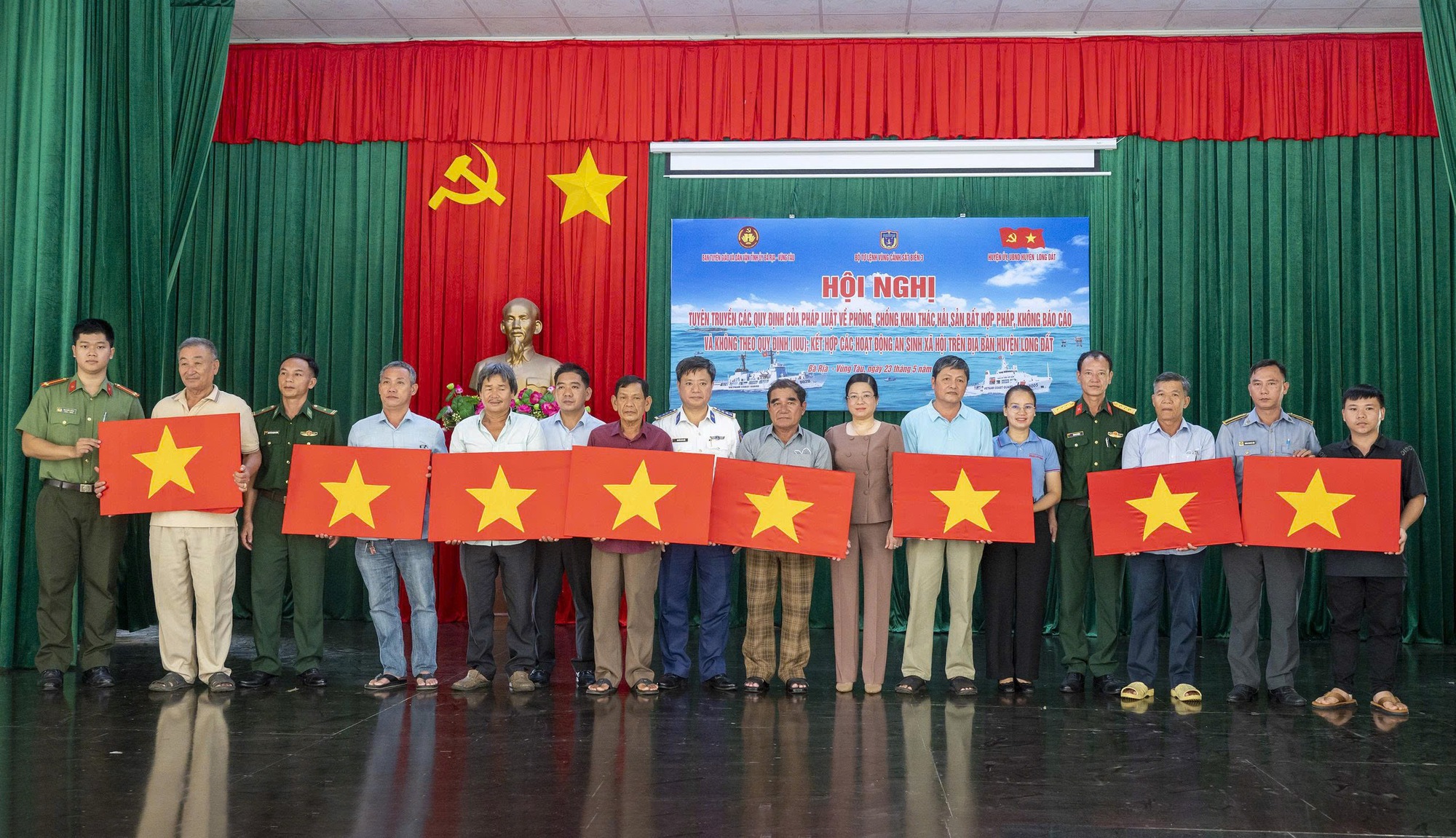 Tiếp sức cho ngư d&acirc;n vươn khơi b&aacute;m biển- Ảnh 3.