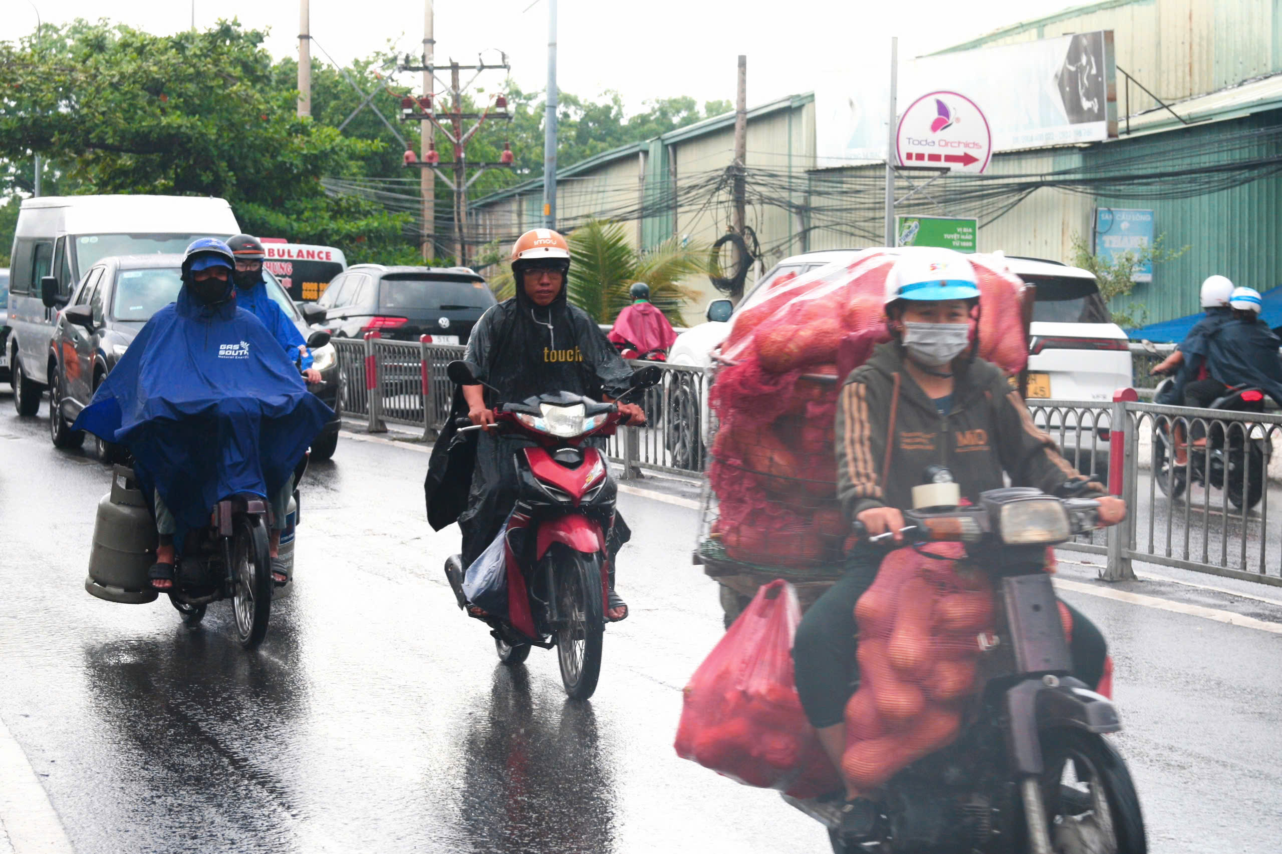 Những chuẩn bị cần thiết trong mùa mưa- Ảnh 1.